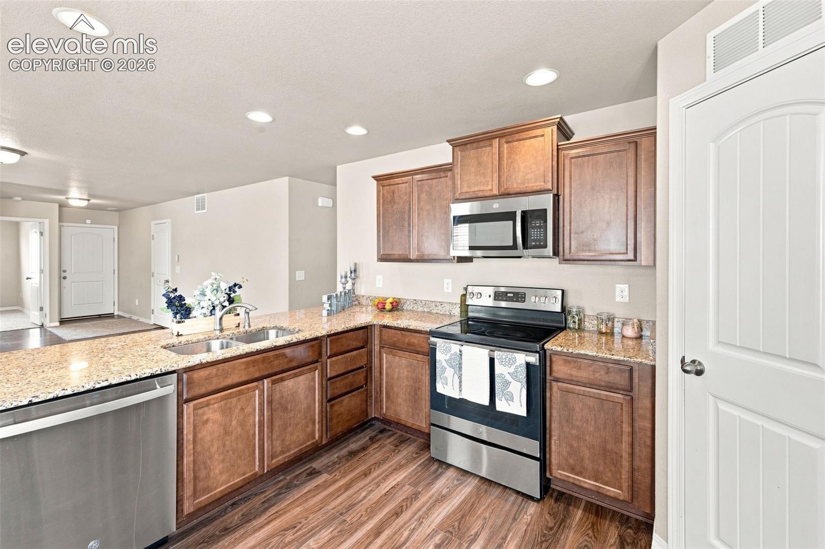Listing photo 21 for 10864 Traders Parkway