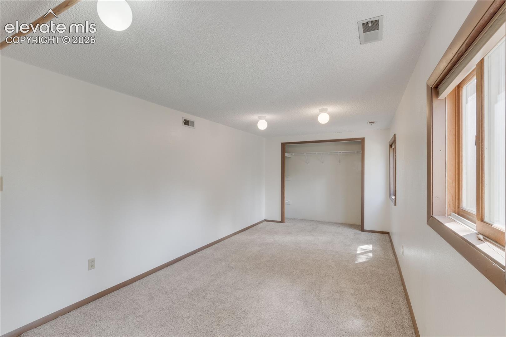Listing photo 31 for 1257 W Midland Avenue