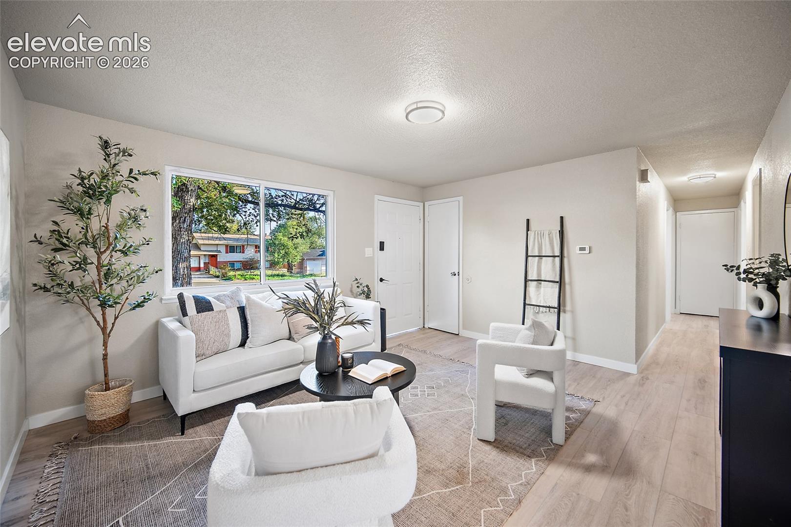 Listing photo 13 for 3928 E Pikes Peak Avenue
