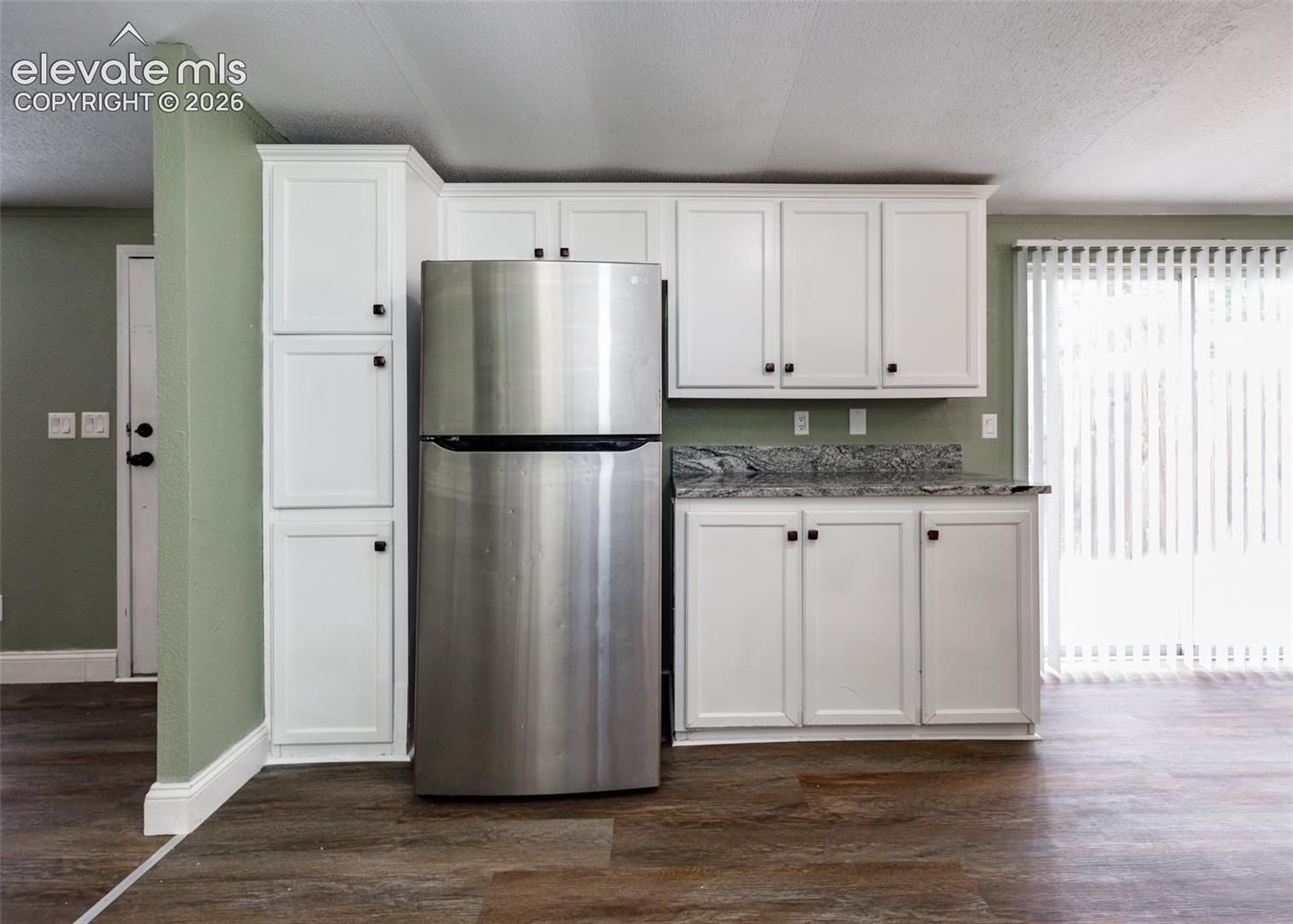 Listing photo 13 for 861 Desert Circle
