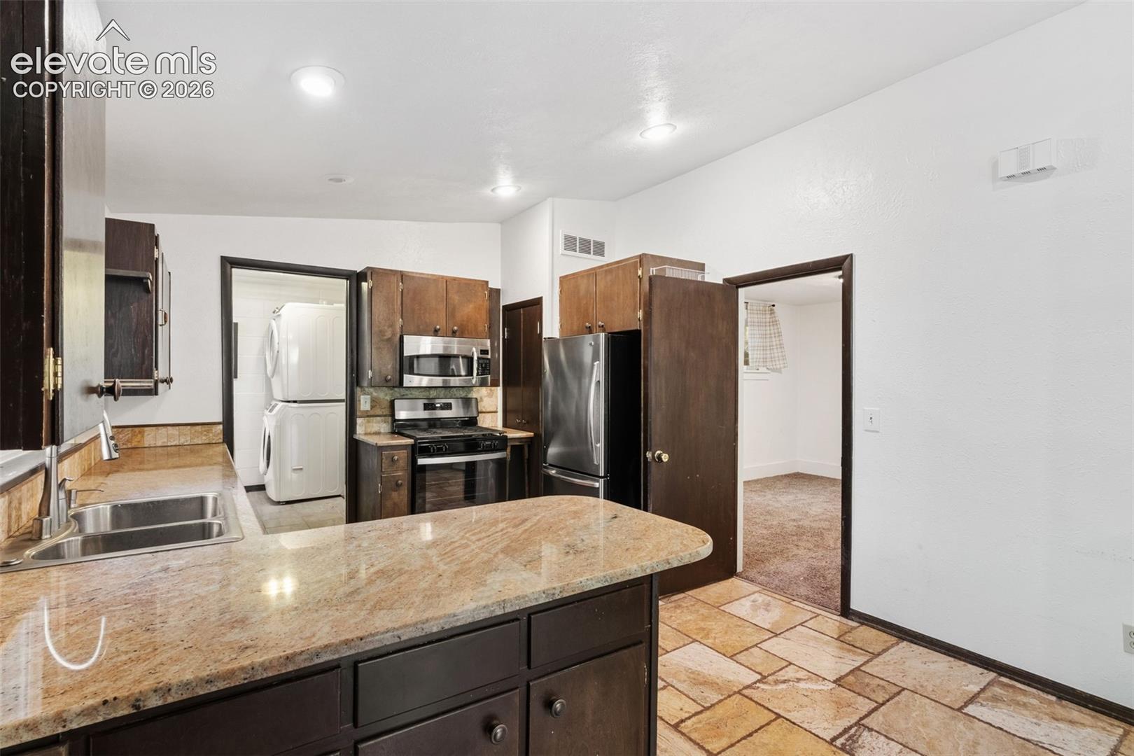 Listing photo 9 for 220 Illinois Avenue