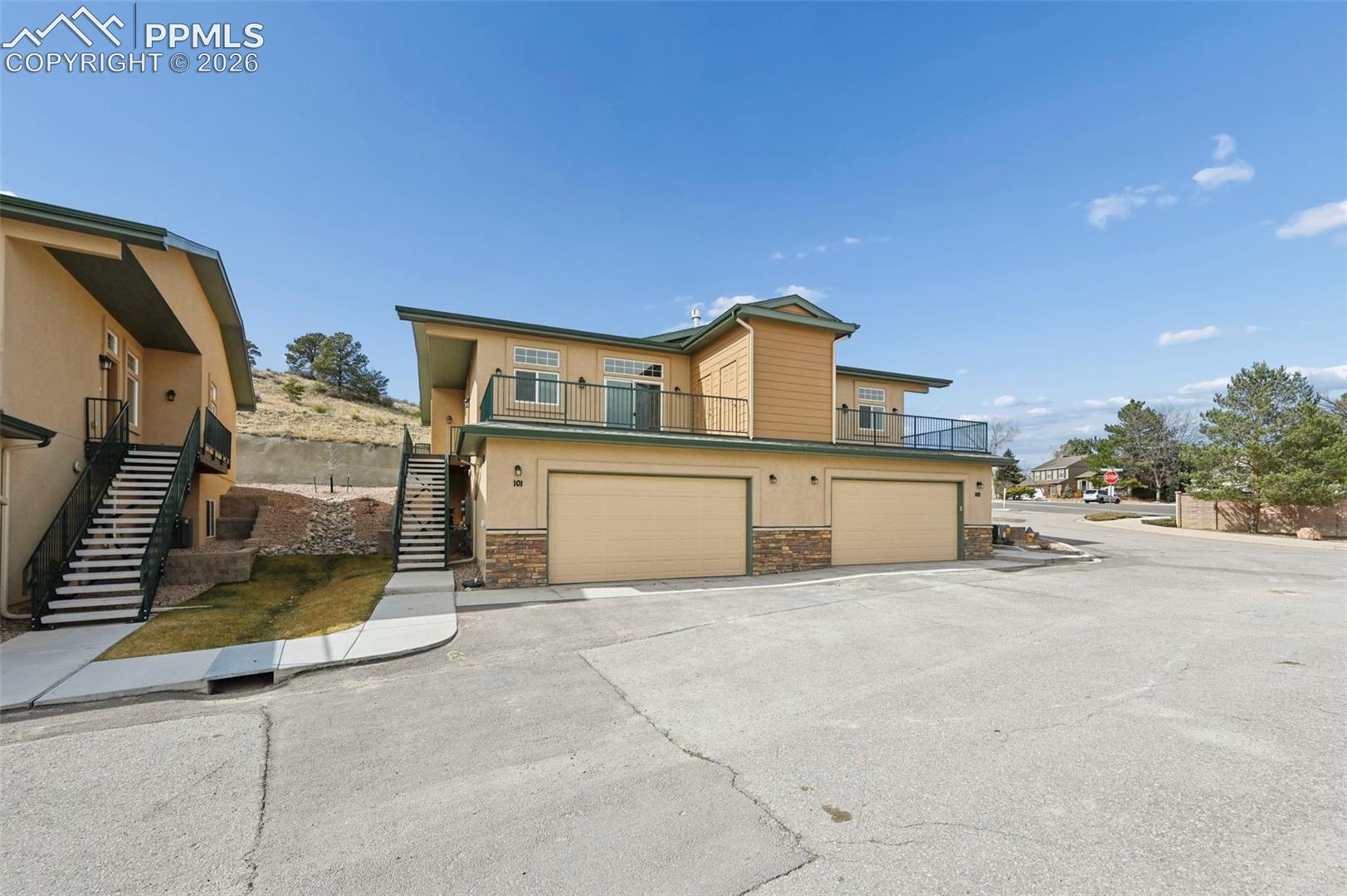 5950 Eagle Glen View