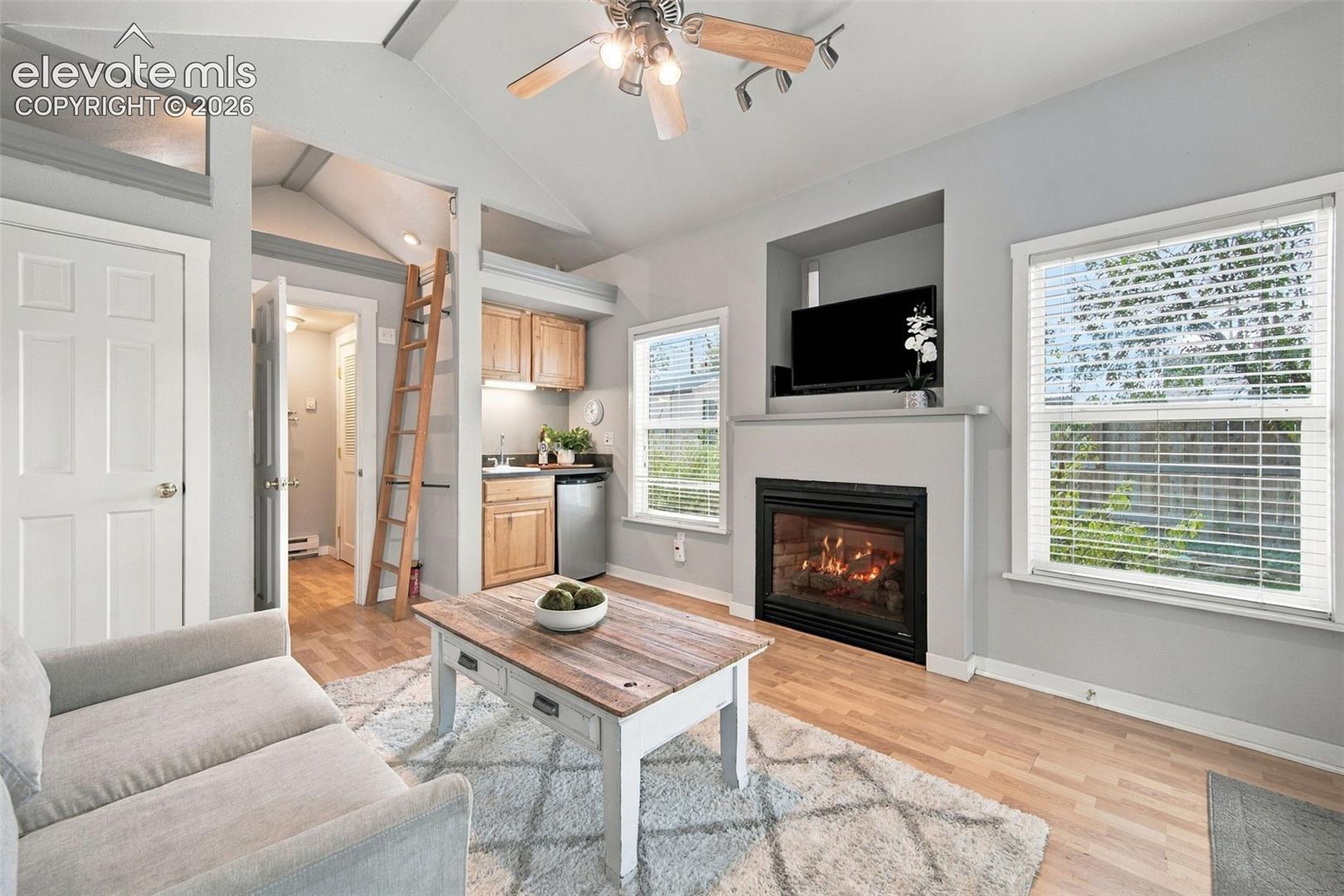 Listing photo 21 for 619 N Cedar Street