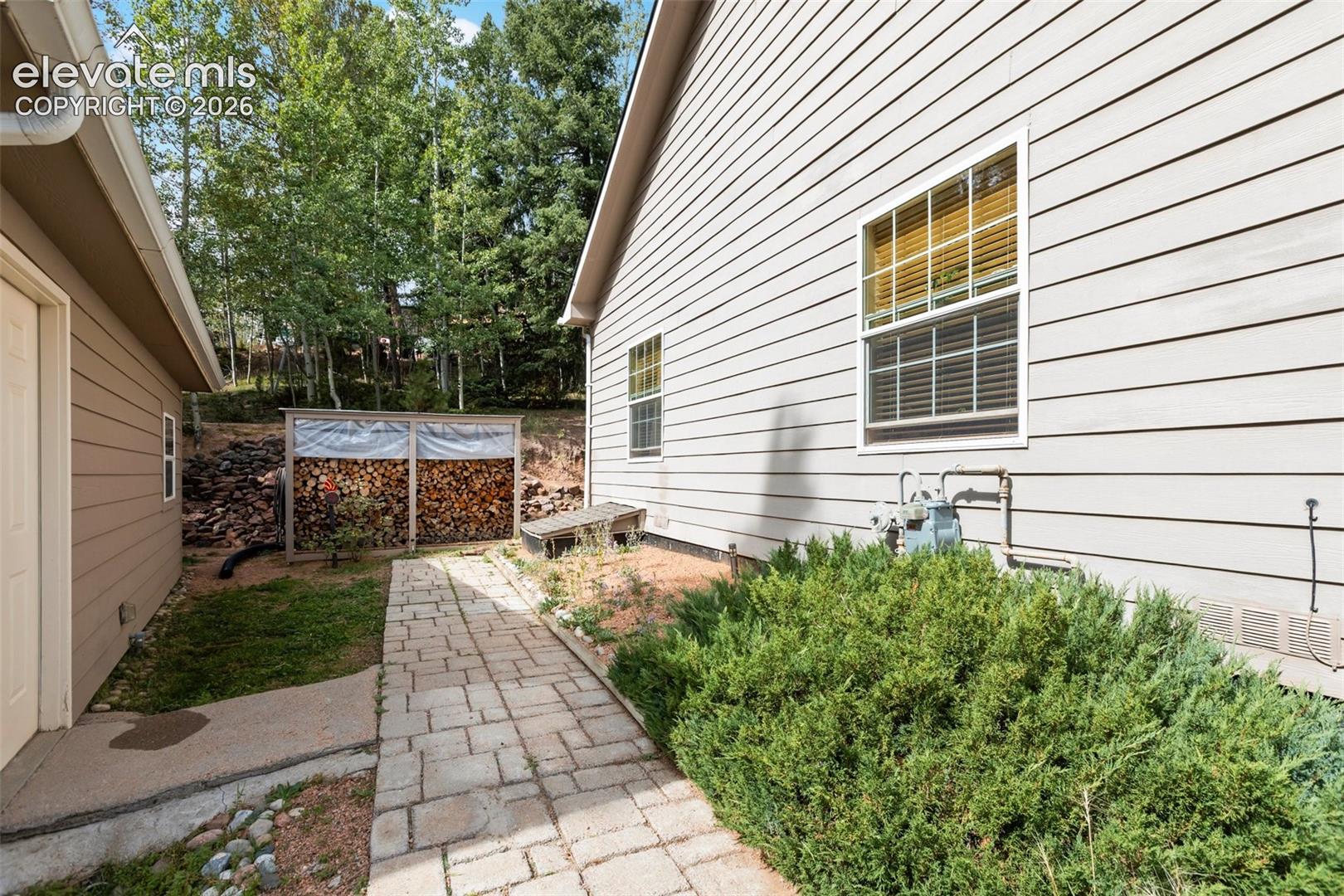 Listing photo 10 for 129 Kestrel Court