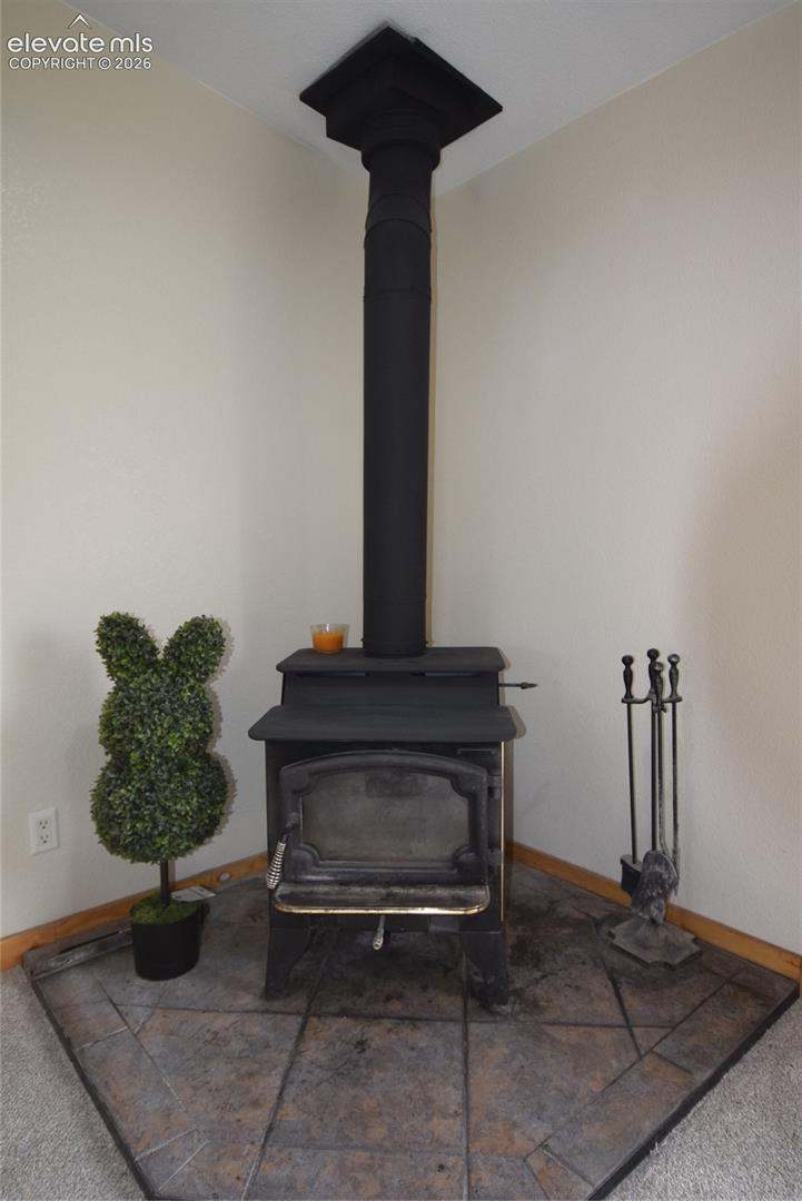 Listing photo 14 for 877 Maid Marian Drive
