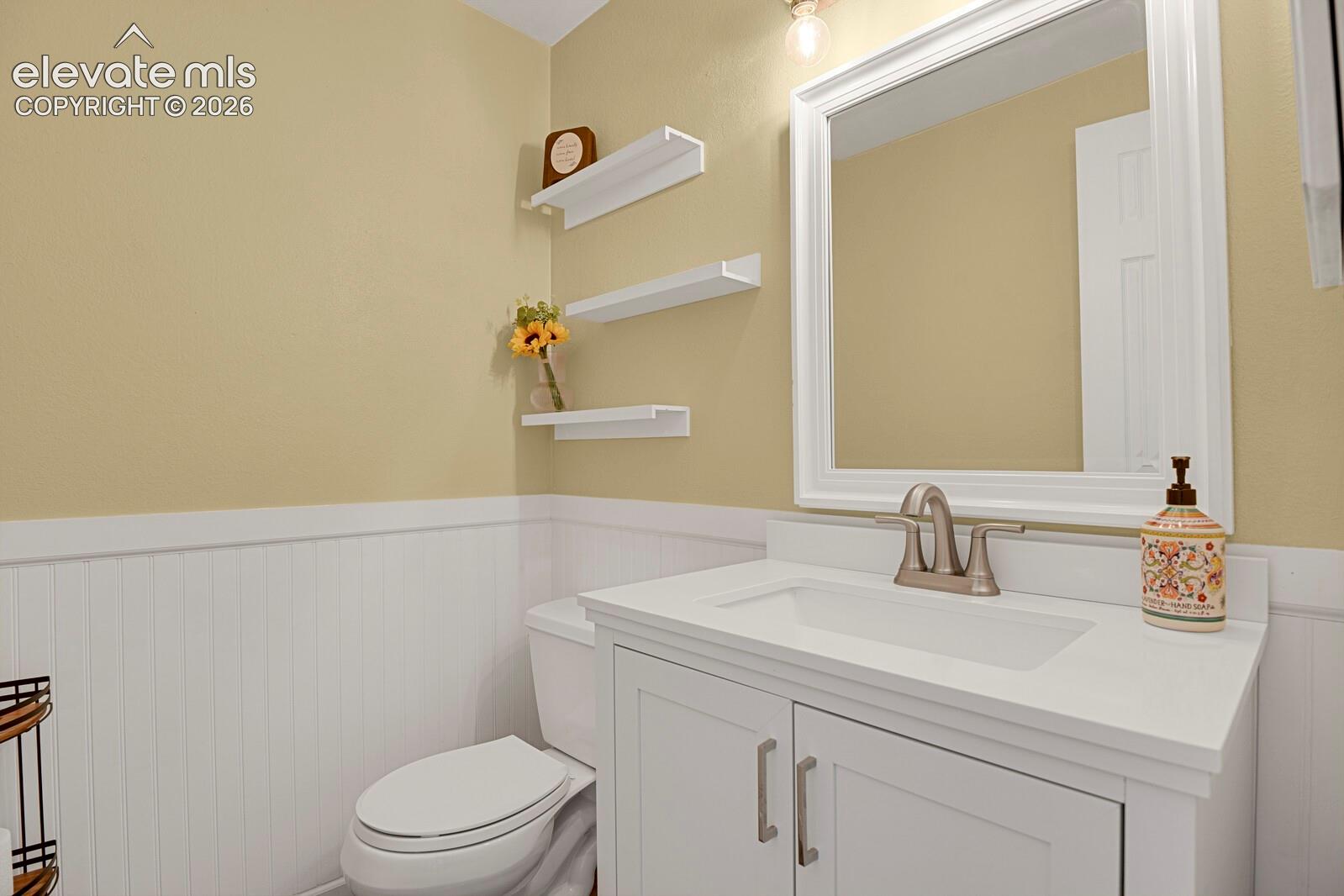 Listing photo 10 for 916 W Caribou Drive