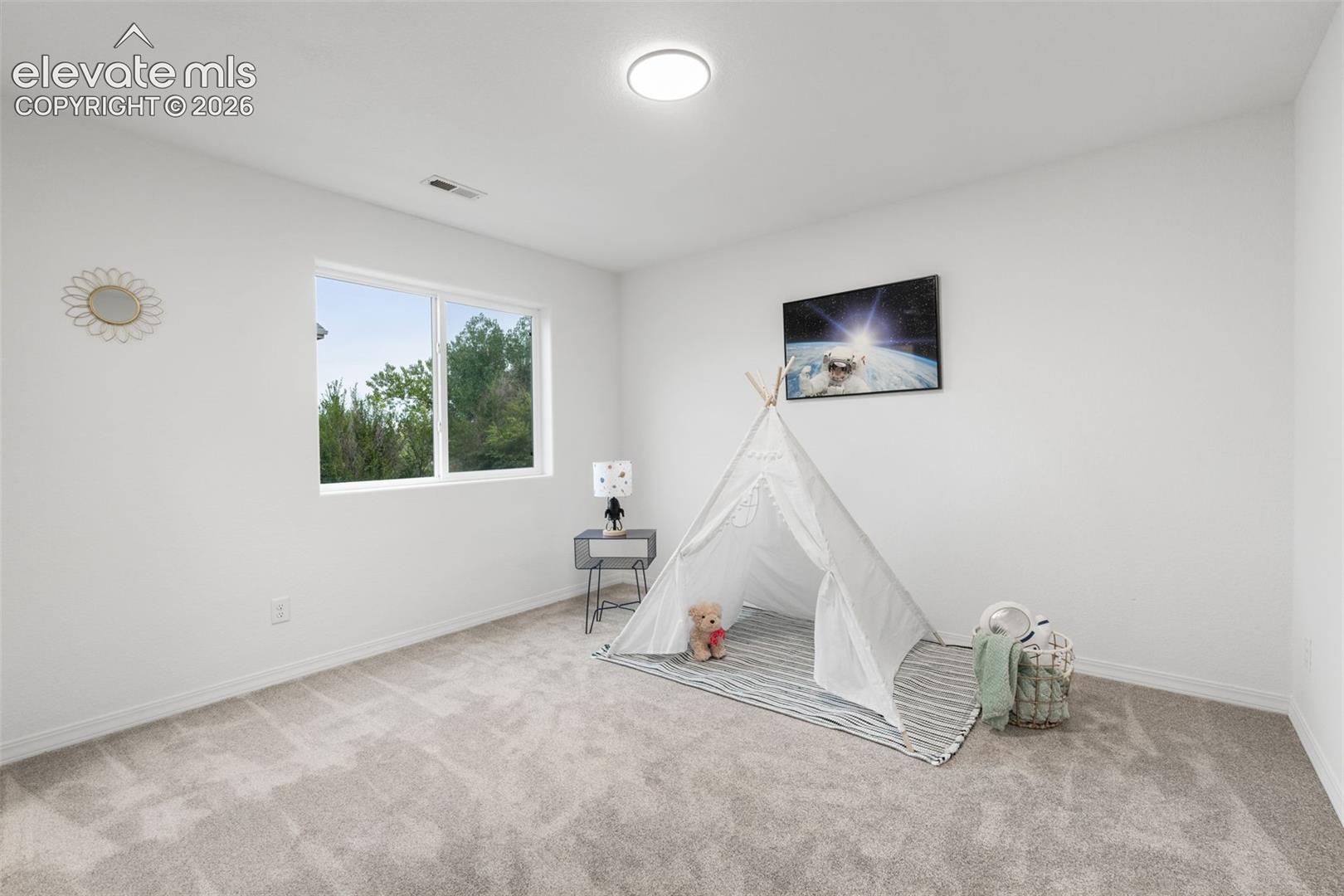 Listing photo 34 for 421 Autumn Place