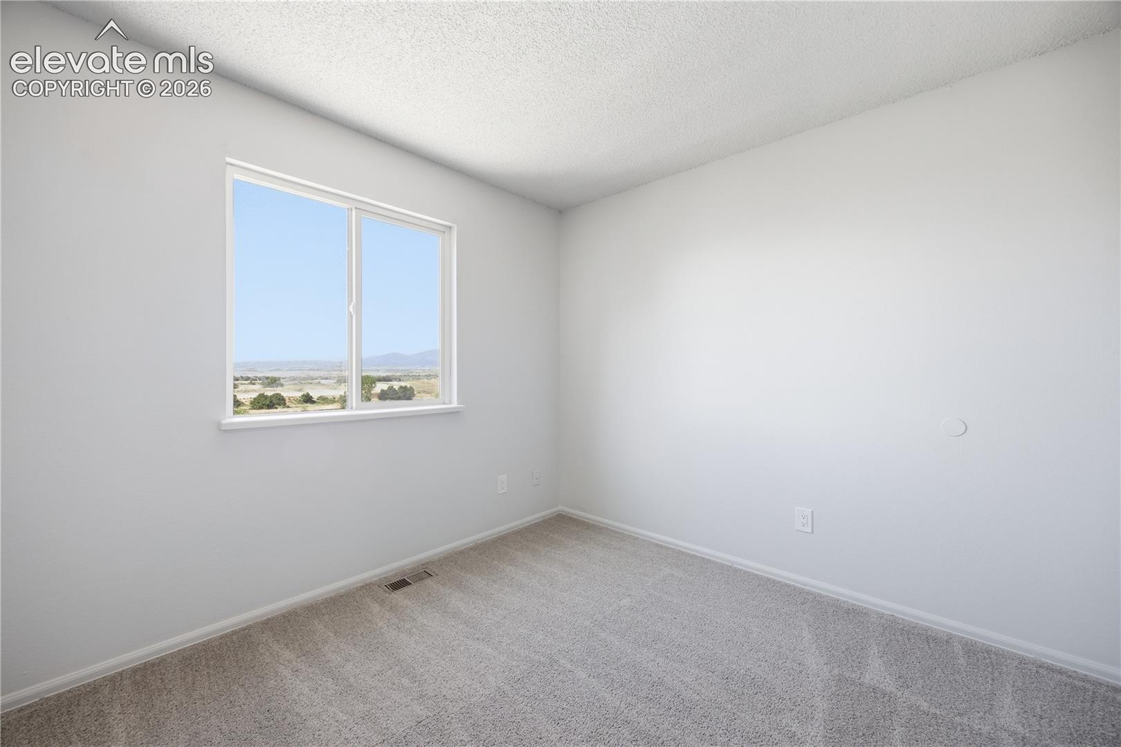 Listing photo 15 for 4571 Sunnyhill Drive