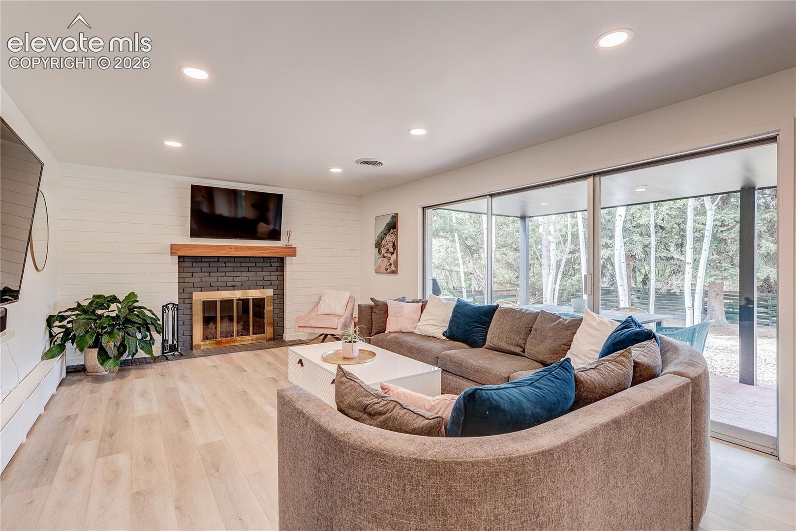 Listing photo 21 for 3981 S Hillcrest Drive