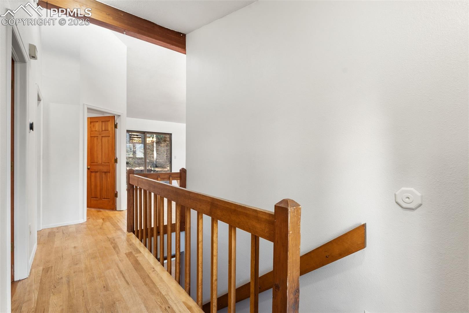 Listing photo 9 for 464 Evergreen Court