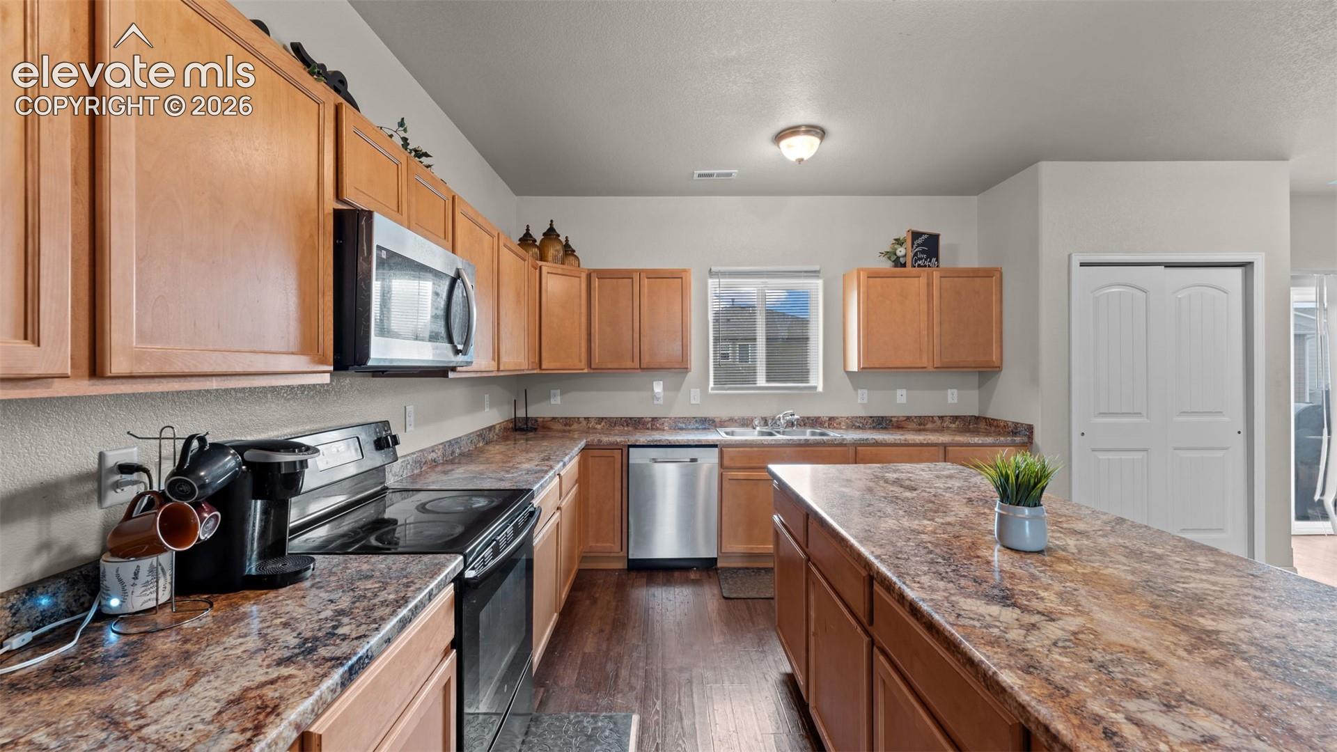 Listing photo 7 for 9774 Desert Lily Circle