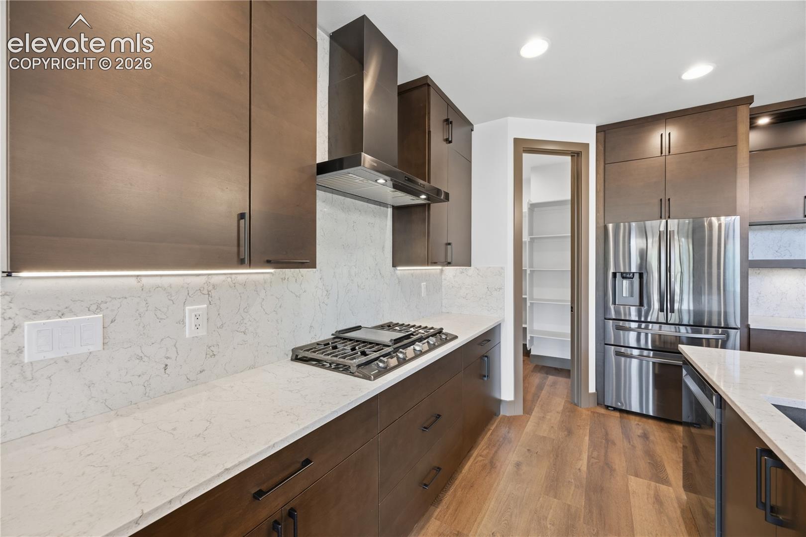 Listing photo 15 for 449 Oxford Lane