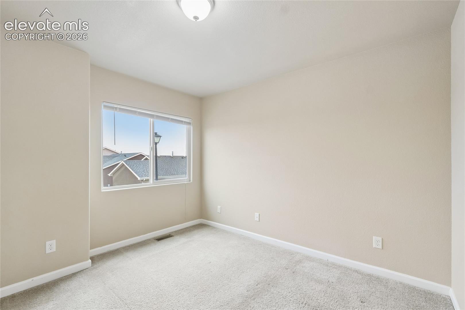 Listing photo 13 for 11528 Louvre Point
