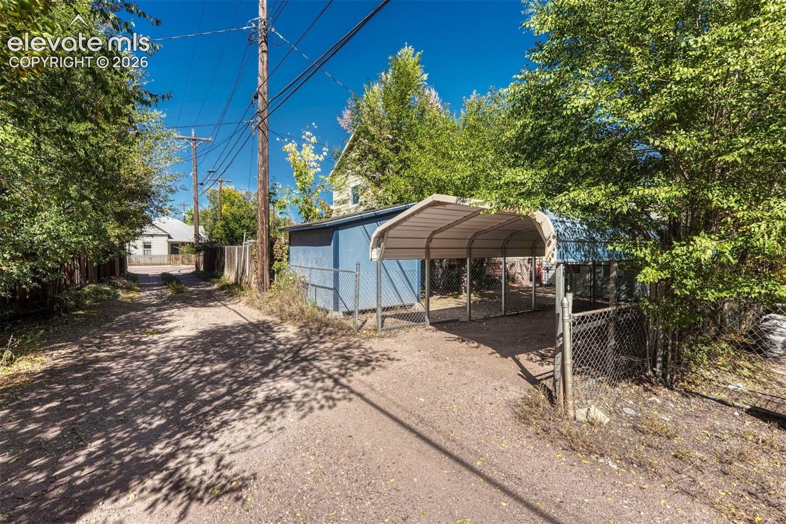 Listing photo 16 for 1725 W Cucharras Street