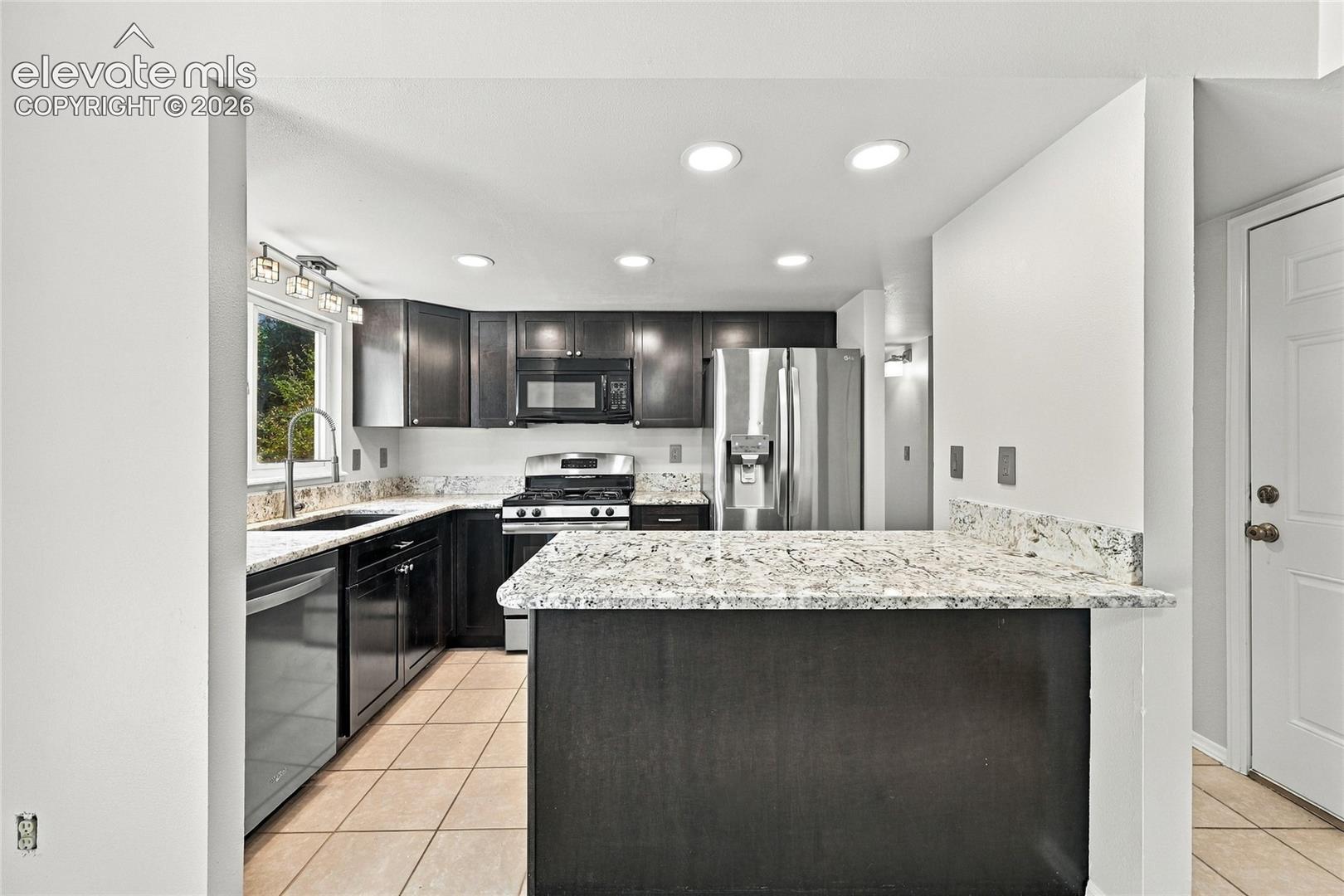 Listing photo 13 for 3705 Brisbane Drive