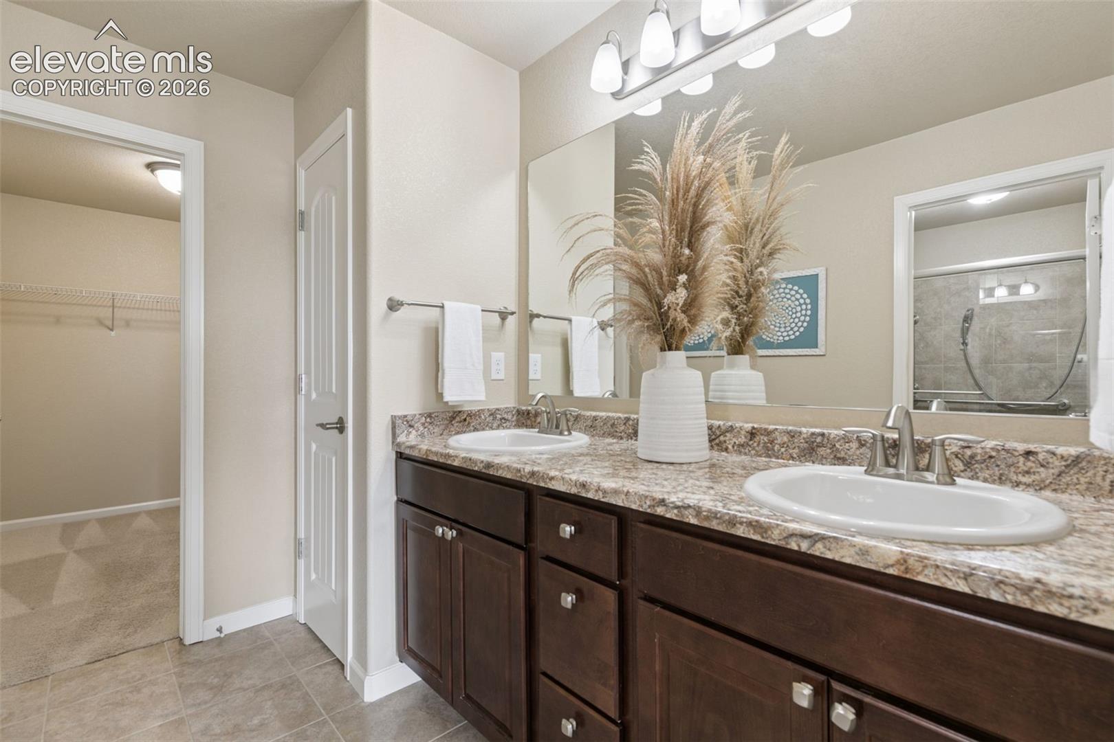 Listing photo 20 for 8042 Potentilla Grove