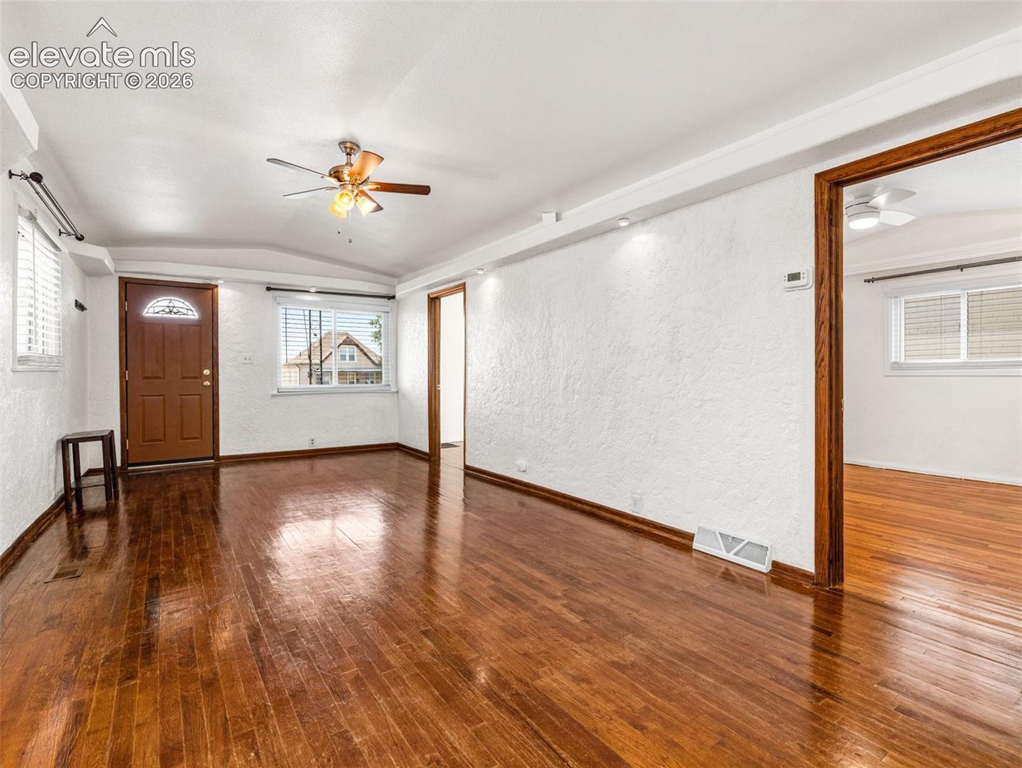 Listing photo 4 for 2213 E Evans Avenue