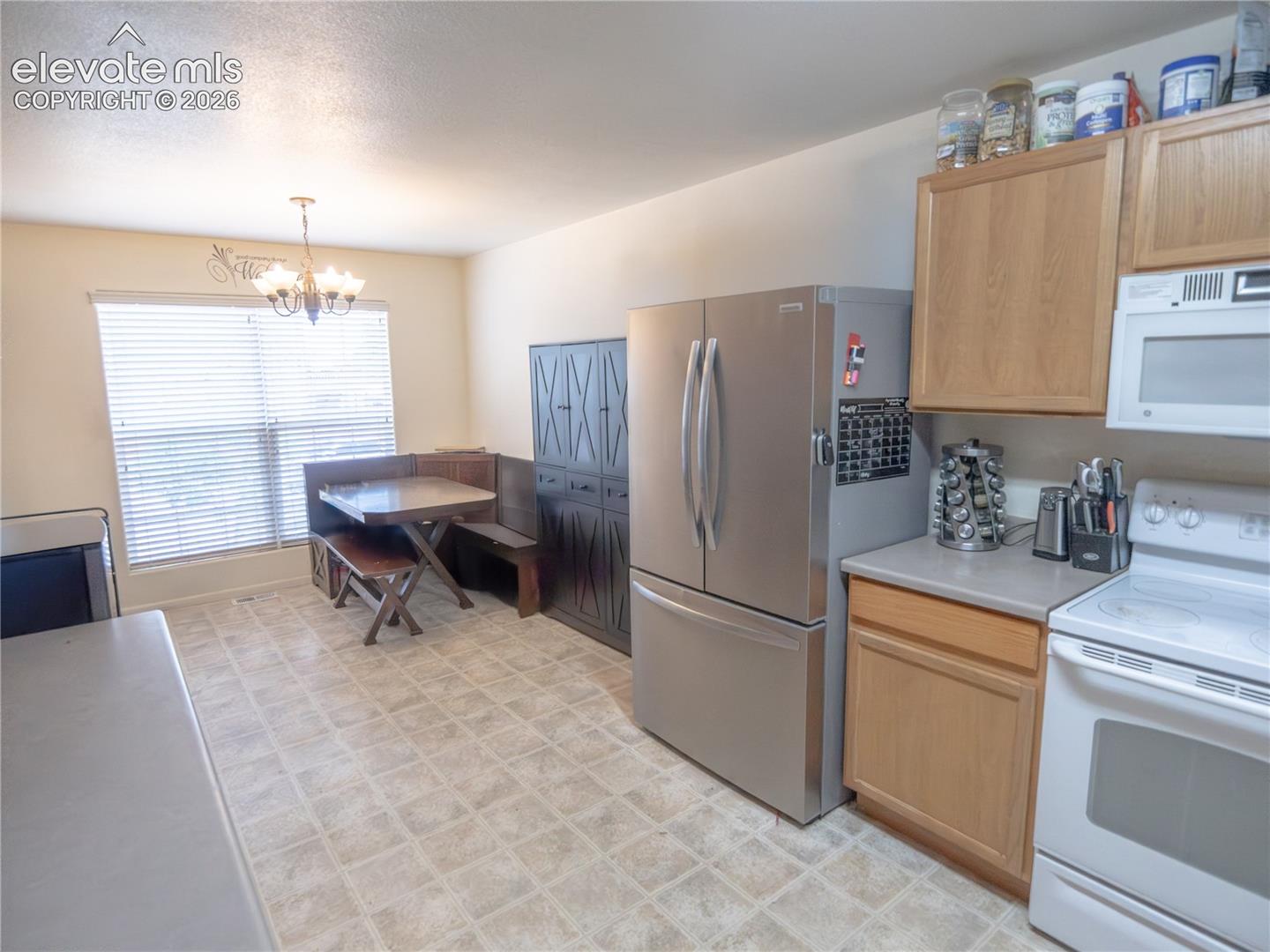 Listing photo 7 for 8806 Silver Glen Drive