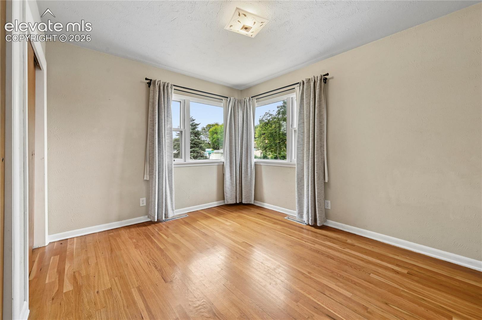 Listing photo 26 for 801 Westacres Avenue