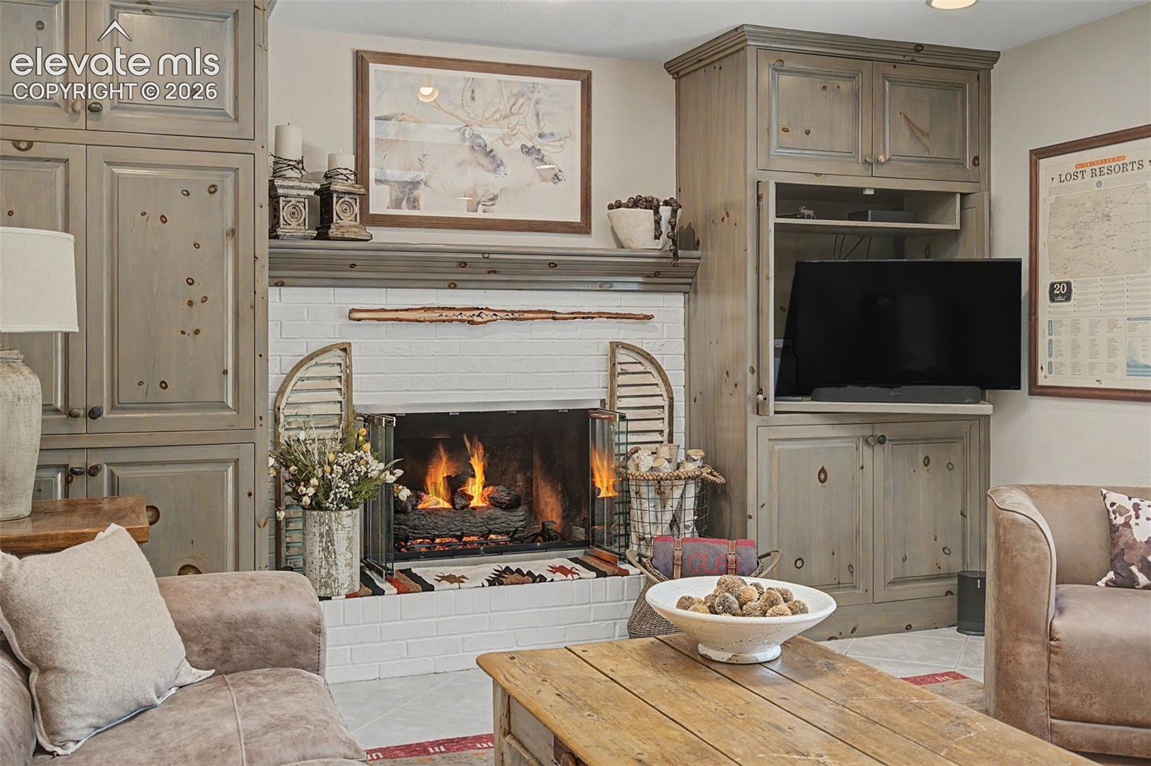 Listing photo 20 for 216 W Cheyenne Mountain Boulevard