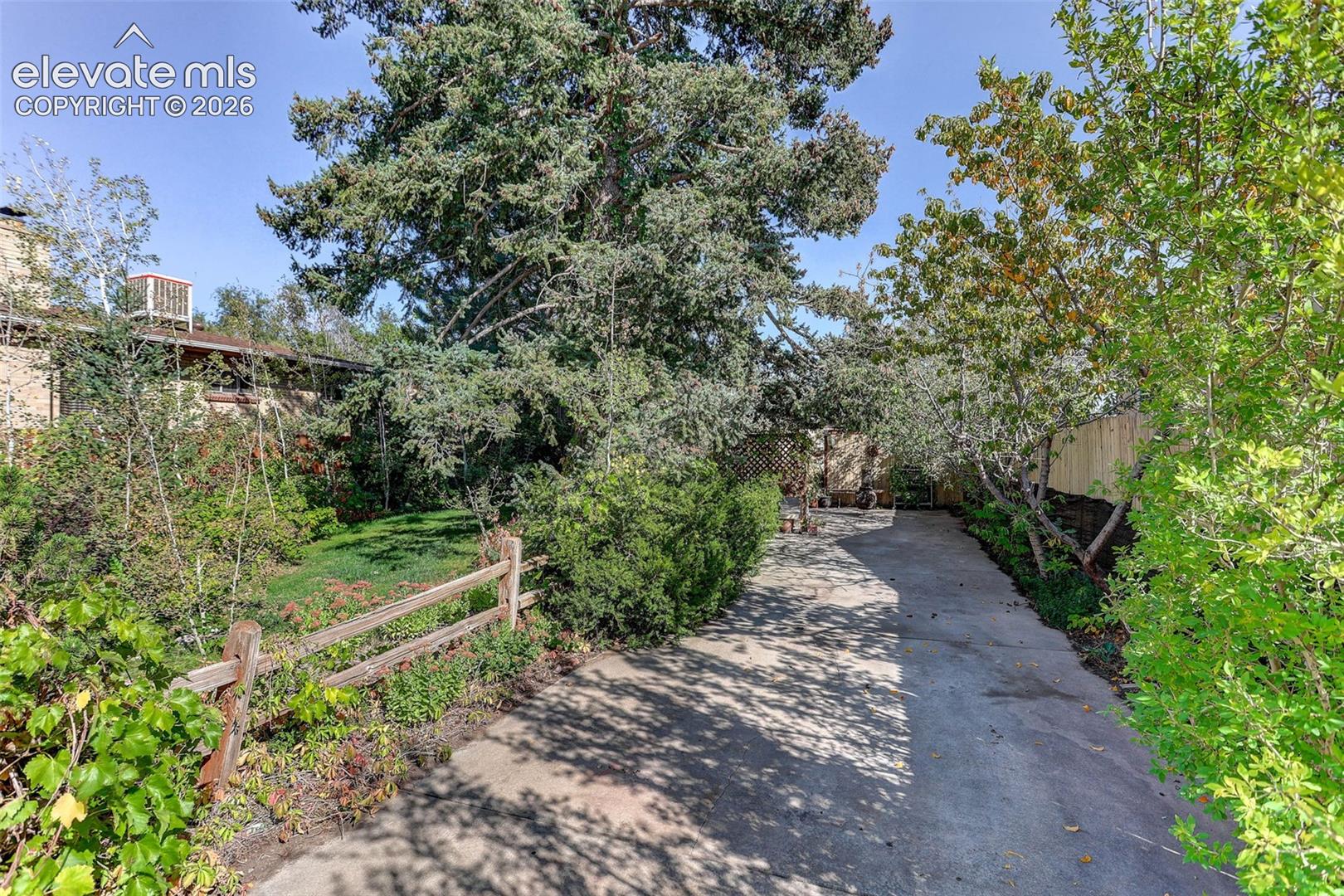 Listing photo 4 for 450 S Quitman Street
