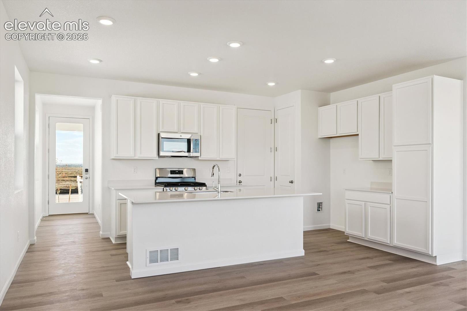 Listing photo 2 for 2513 Milano Way