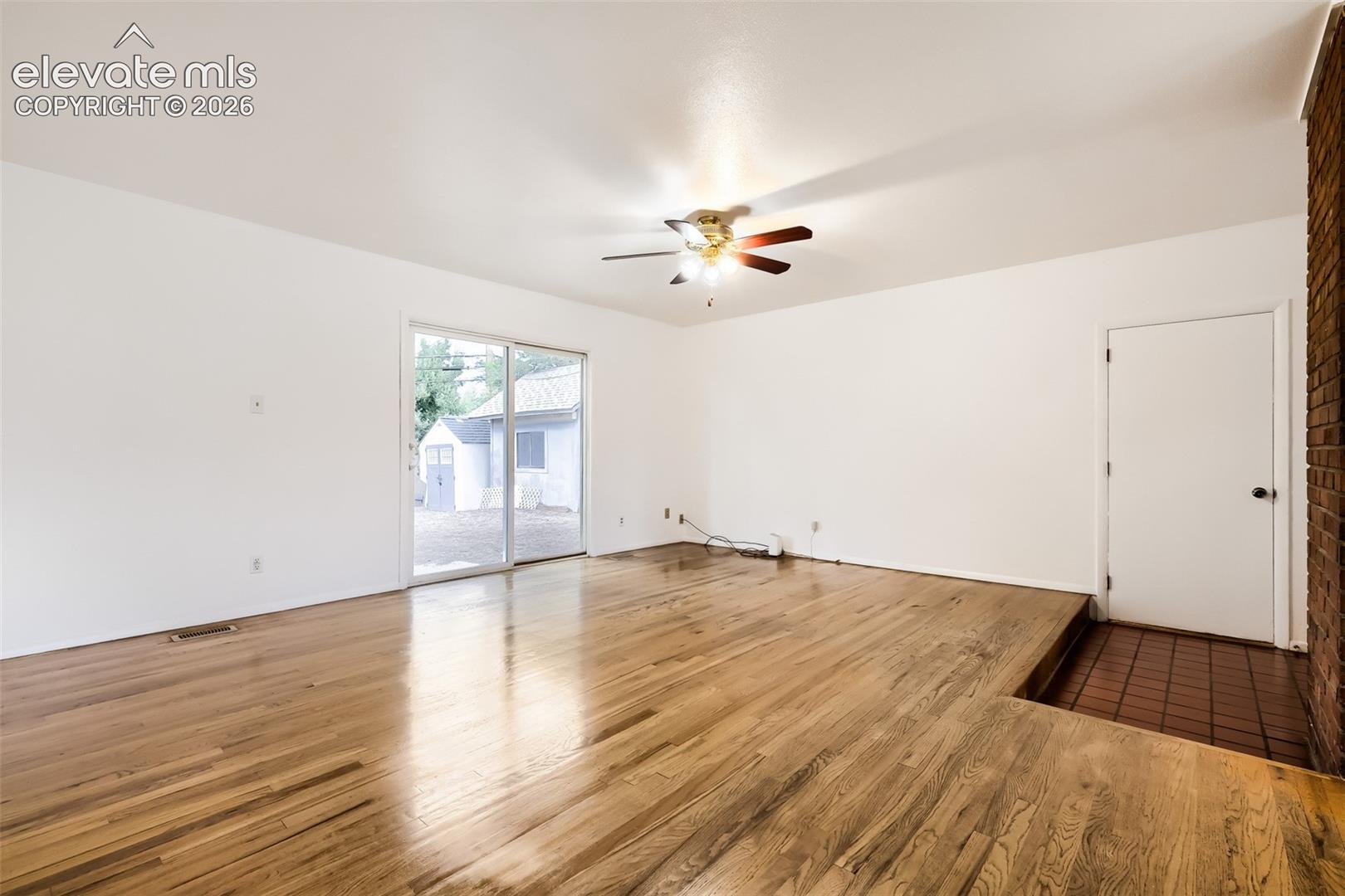 Listing photo 2 for 1100 Rosemont Drive
