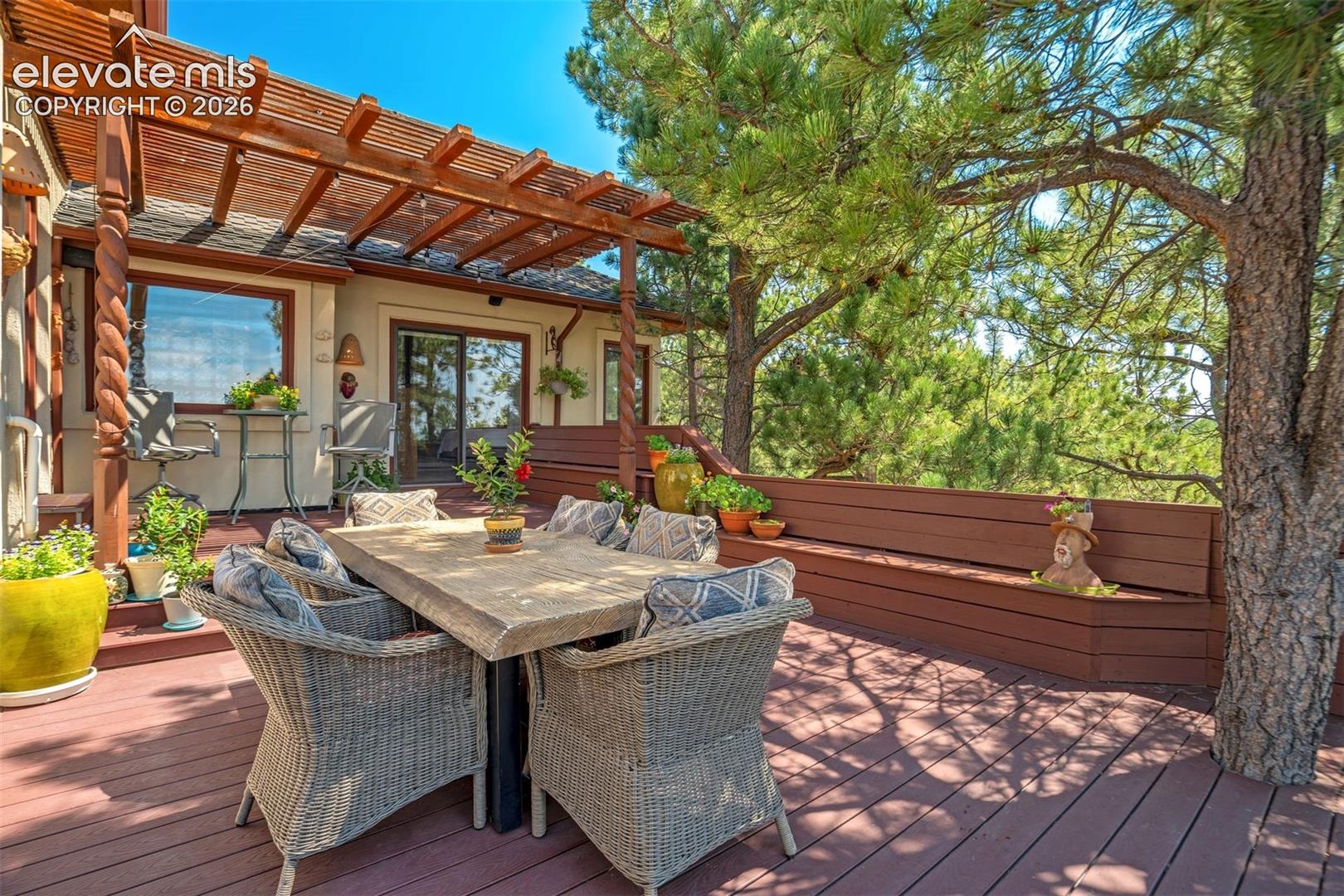 Listing photo 4 for 19330 Greenwood Drive