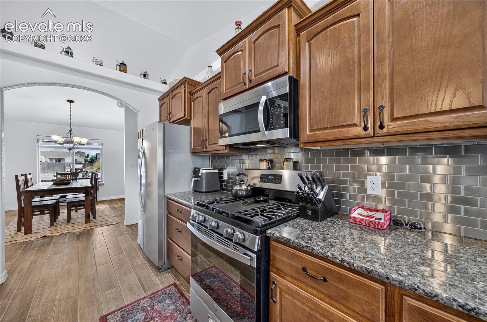 Listing photo 3 for 2311 Meadowlark Lane