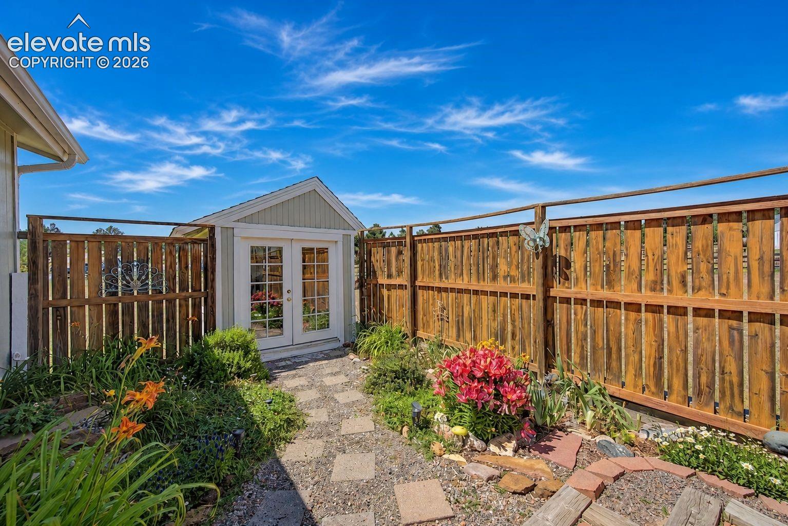 Listing photo 2 for 19155 Spring Valley Road