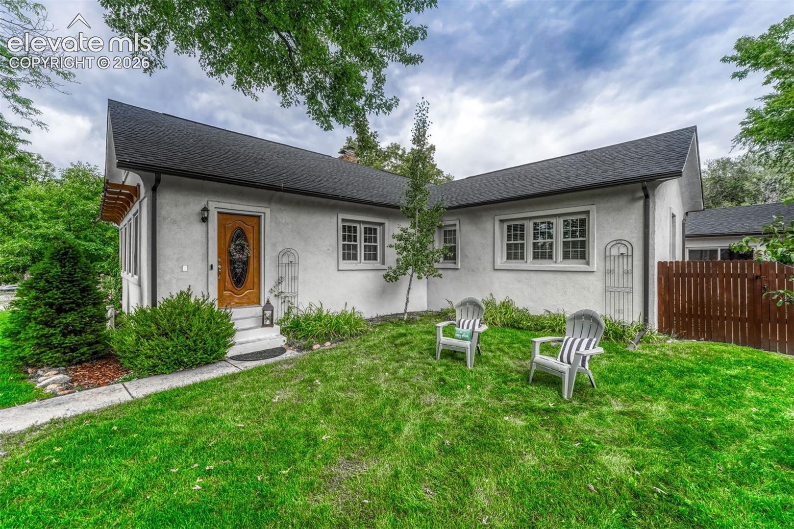Listing photo 2 for 1900 E San Rafael Street