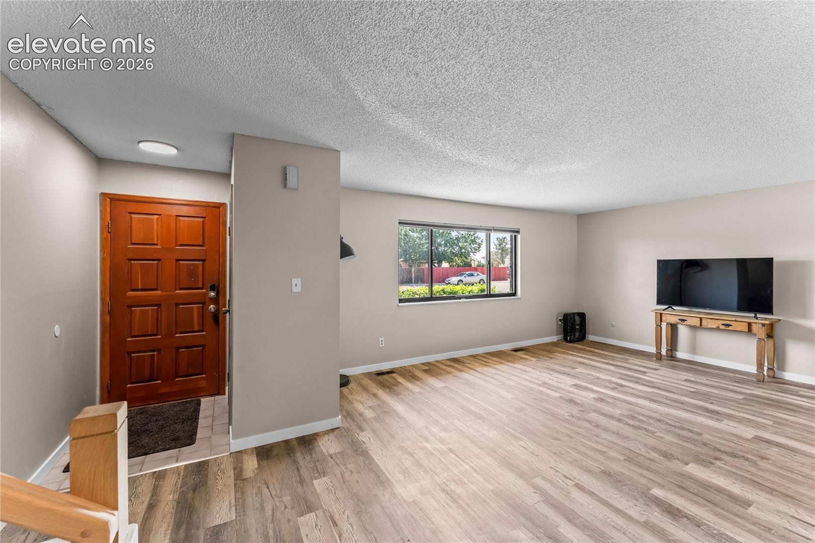 Listing photo 3 for 22 Heatherwood Lane