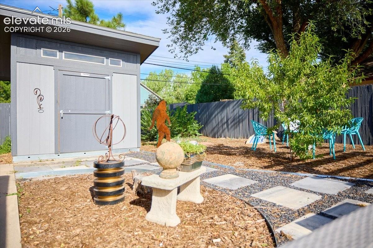 Listing photo 38 for 1510 N El Paso Street
