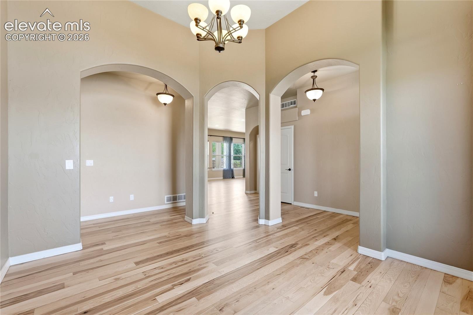 Listing photo 5 for 1908 Turnbull Drive