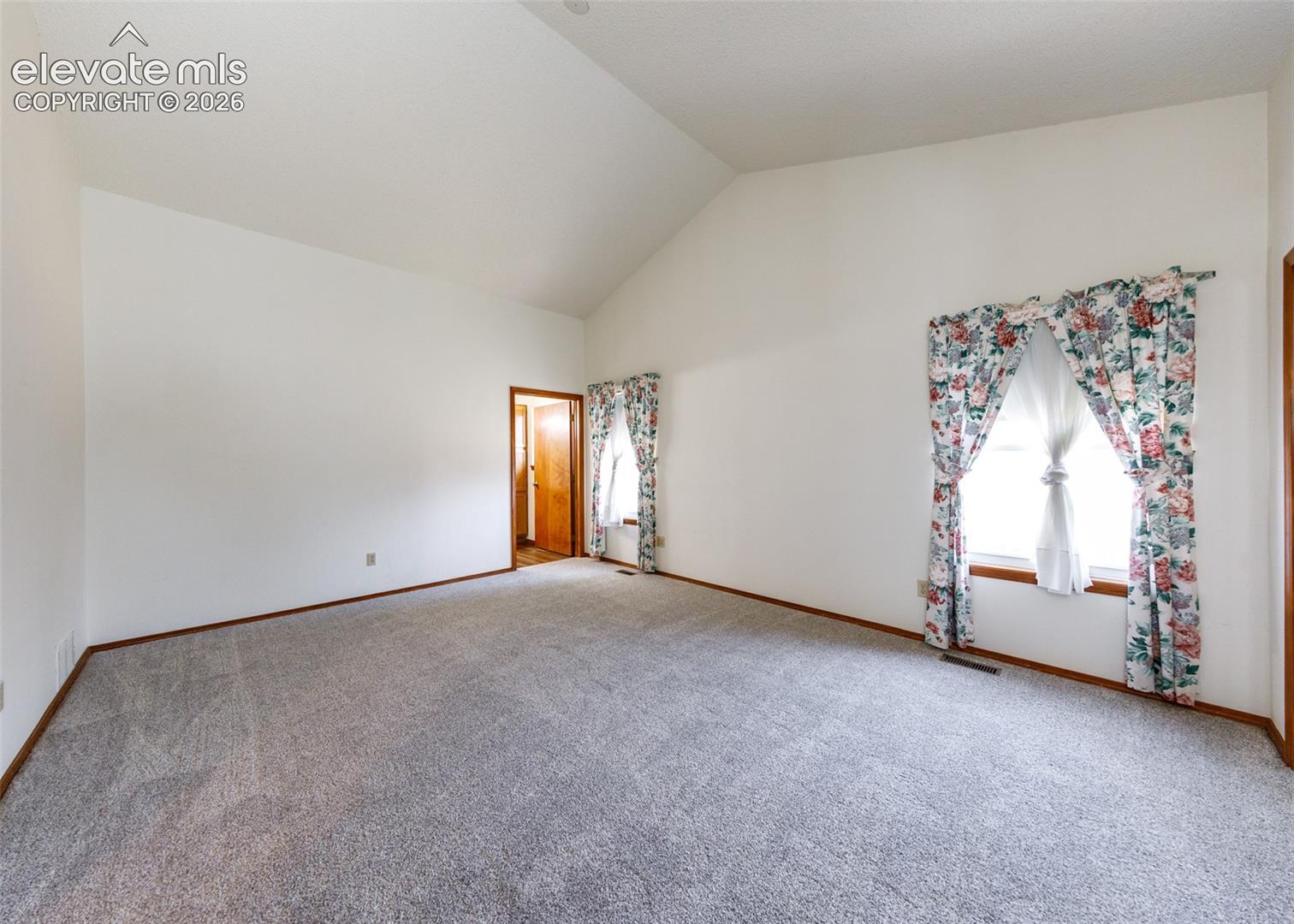 Listing photo 12 for 8161 Scarborough Drive