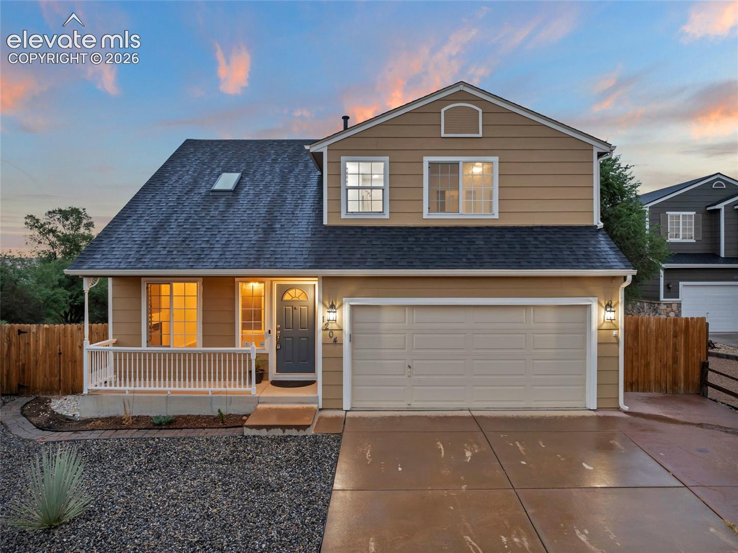 Listing photo 2 for 1204 White Stone Way