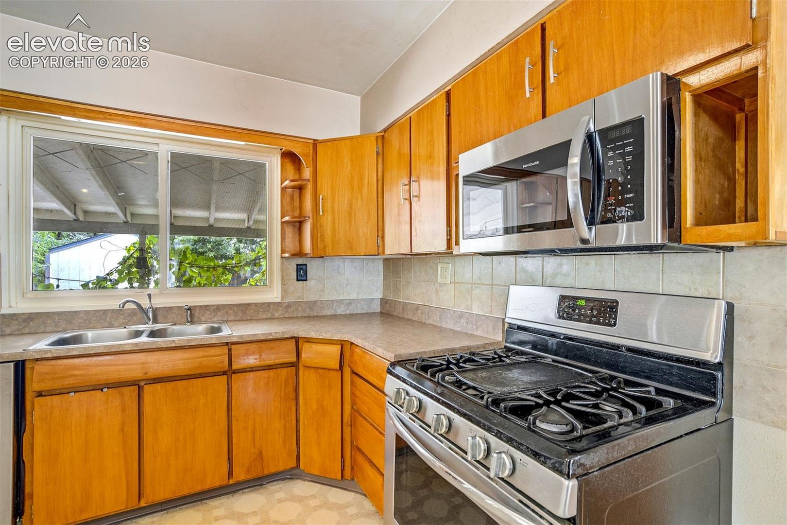 Listing photo 16 for 705 Grand Boulevard