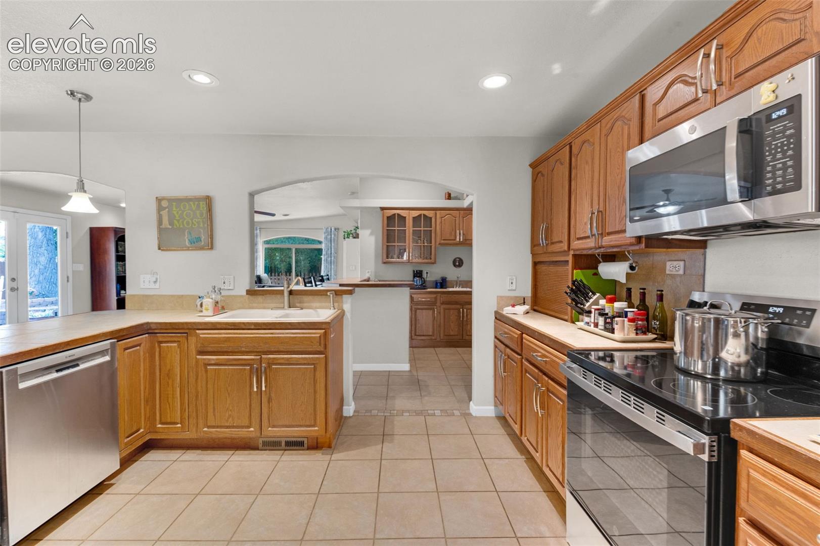 Listing photo 7 for 2935 Country Club Drive
