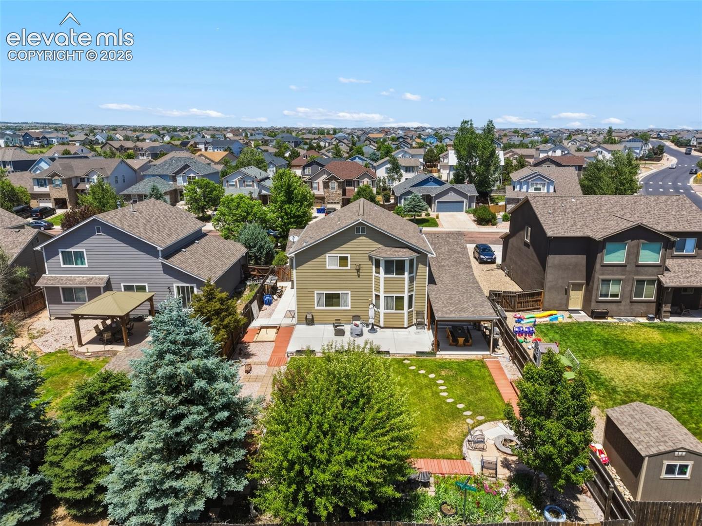 Listing photo 4 for 9197 Oakmont Road
