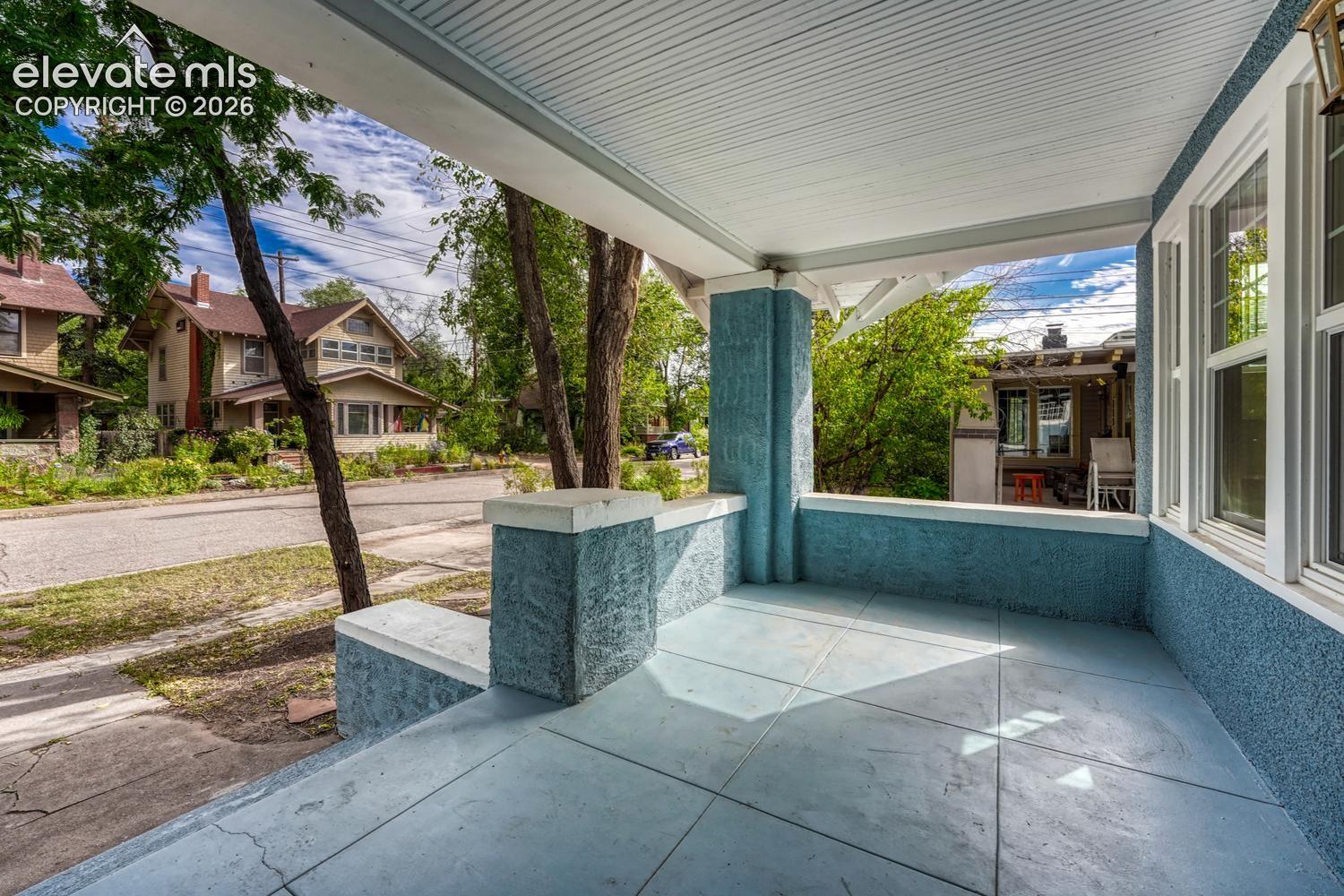 Listing photo 6 for 209 E Washington Street