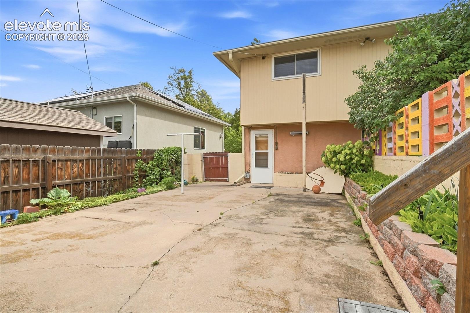 Listing photo 37 for 1442 Bellaire Drive