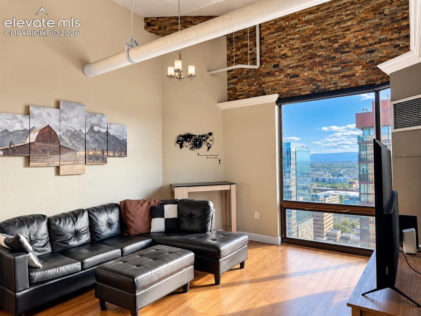 Listing photo 2 for 1625 Larimer Street 3202
