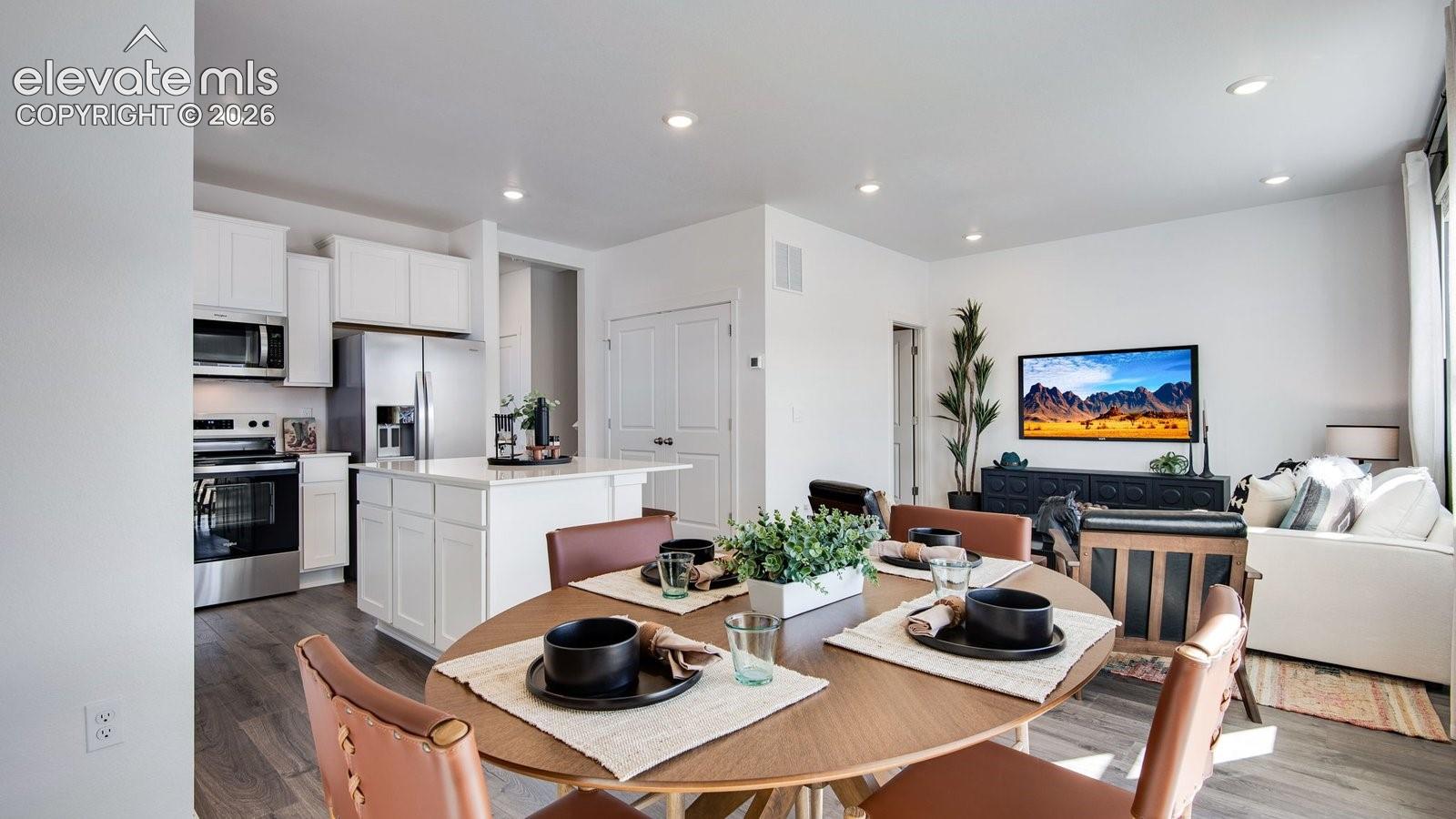 Listing photo 8 for 3645 Glenna Place