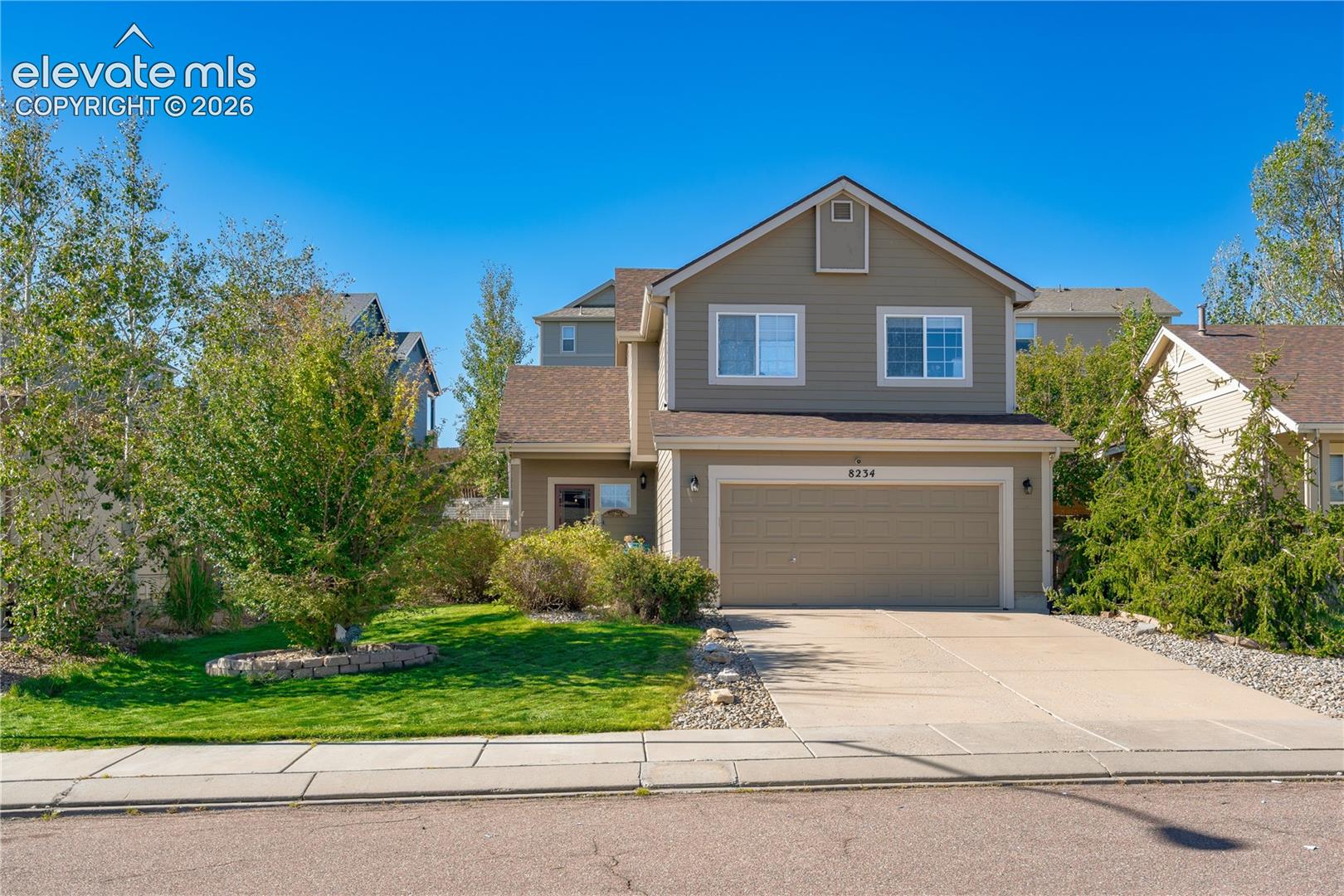 Listing photo 2 for 8234 Meadowcrest Drive