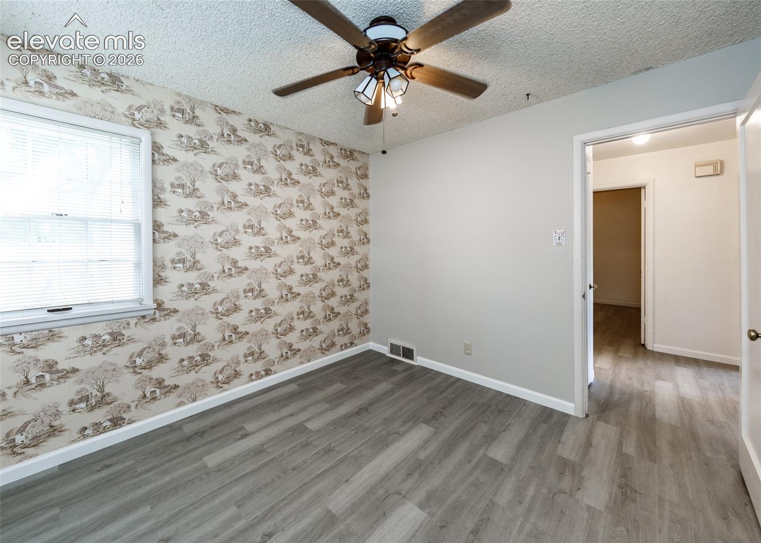 Listing photo 7 for 2203 Templeton Gap Road