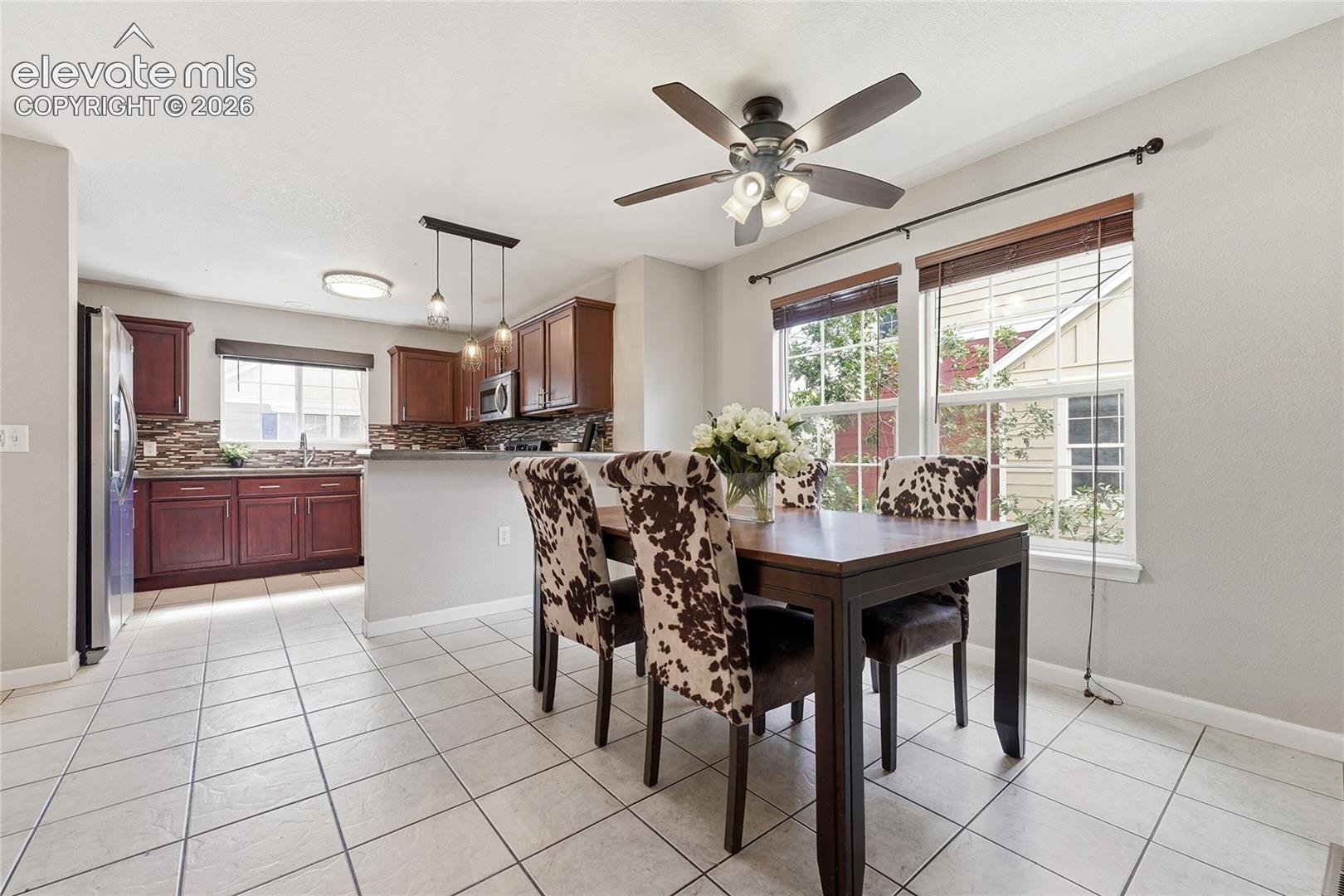Listing photo 6 for 1489 Red Peak Drive