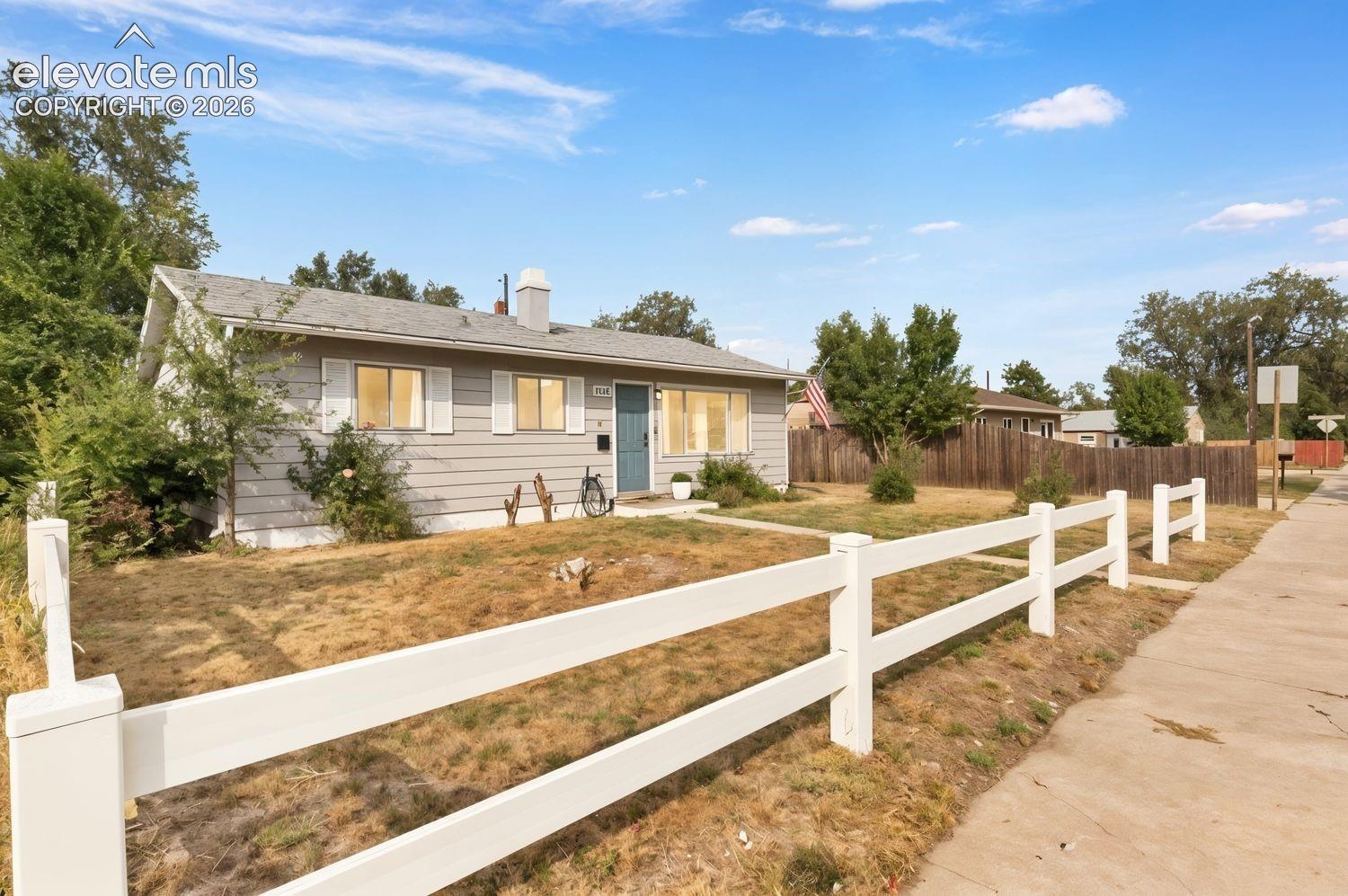 Listing photo 4 for 1138 Florence Avenue