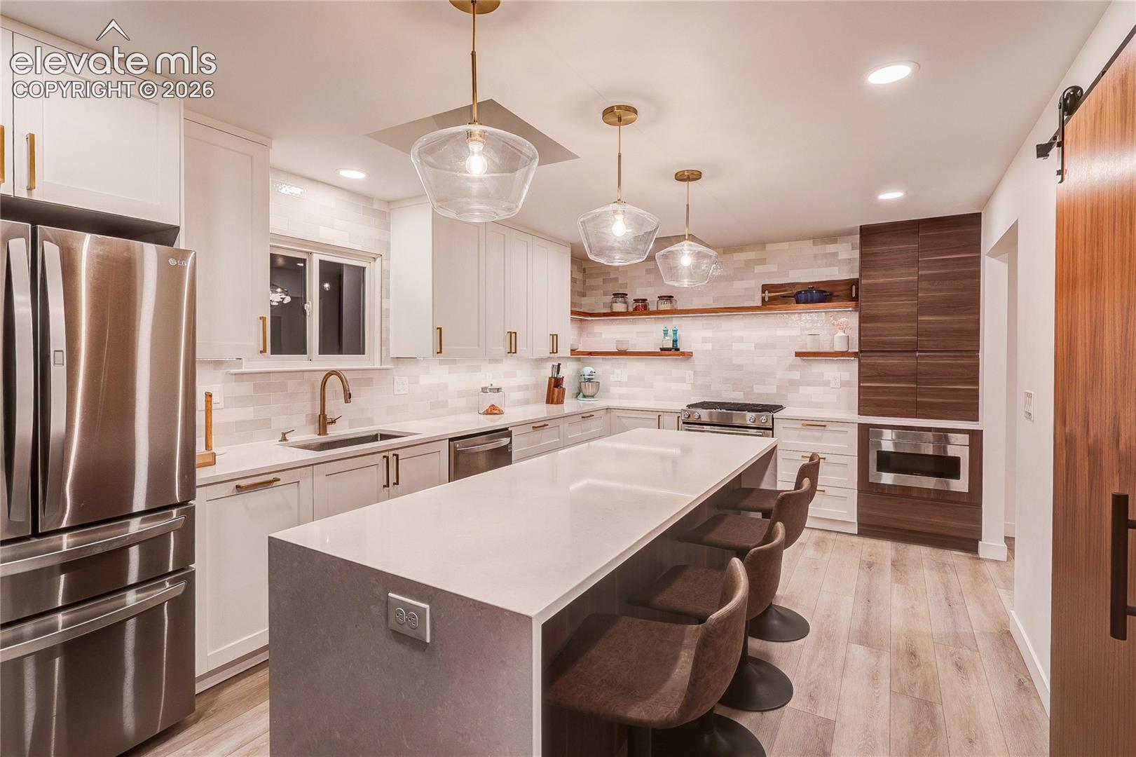 Listing photo 13 for 3981 S Hillcrest Drive