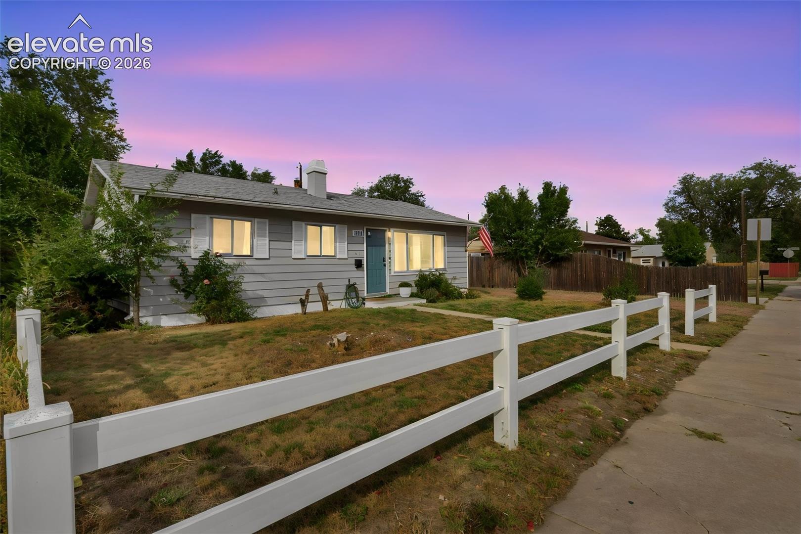 Listing photo 2 for 1138 Florence Avenue