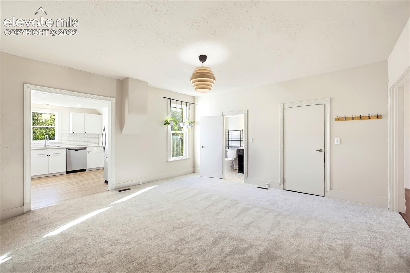 Listing photo 10 for 621 E Cache La Poudre Street
